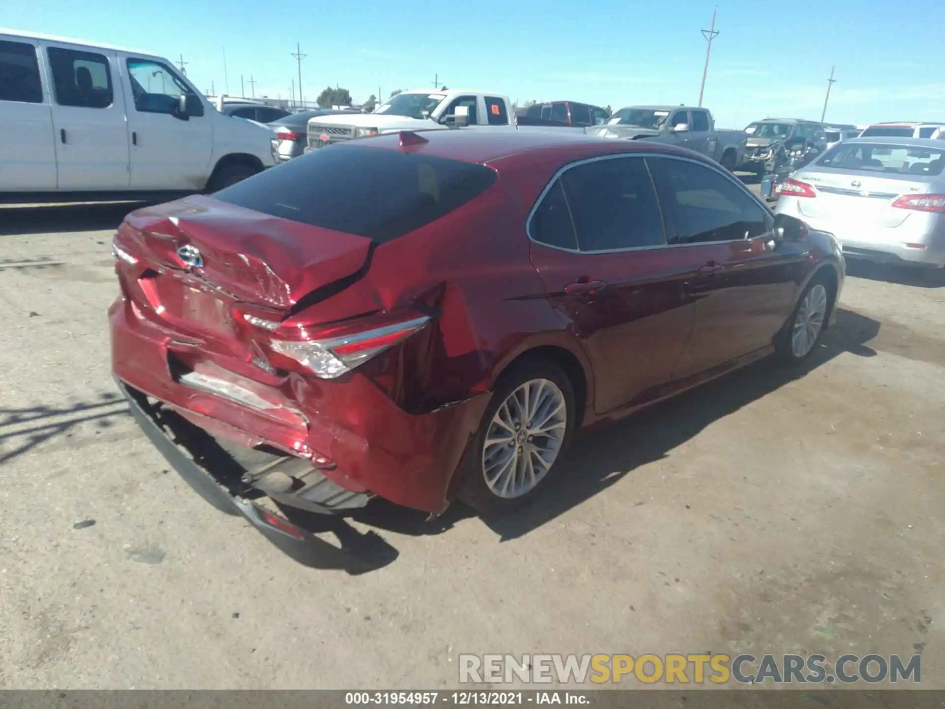 4 Photograph of a damaged car 4T1F31AK3LU538174 TOYOTA CAMRY 2020