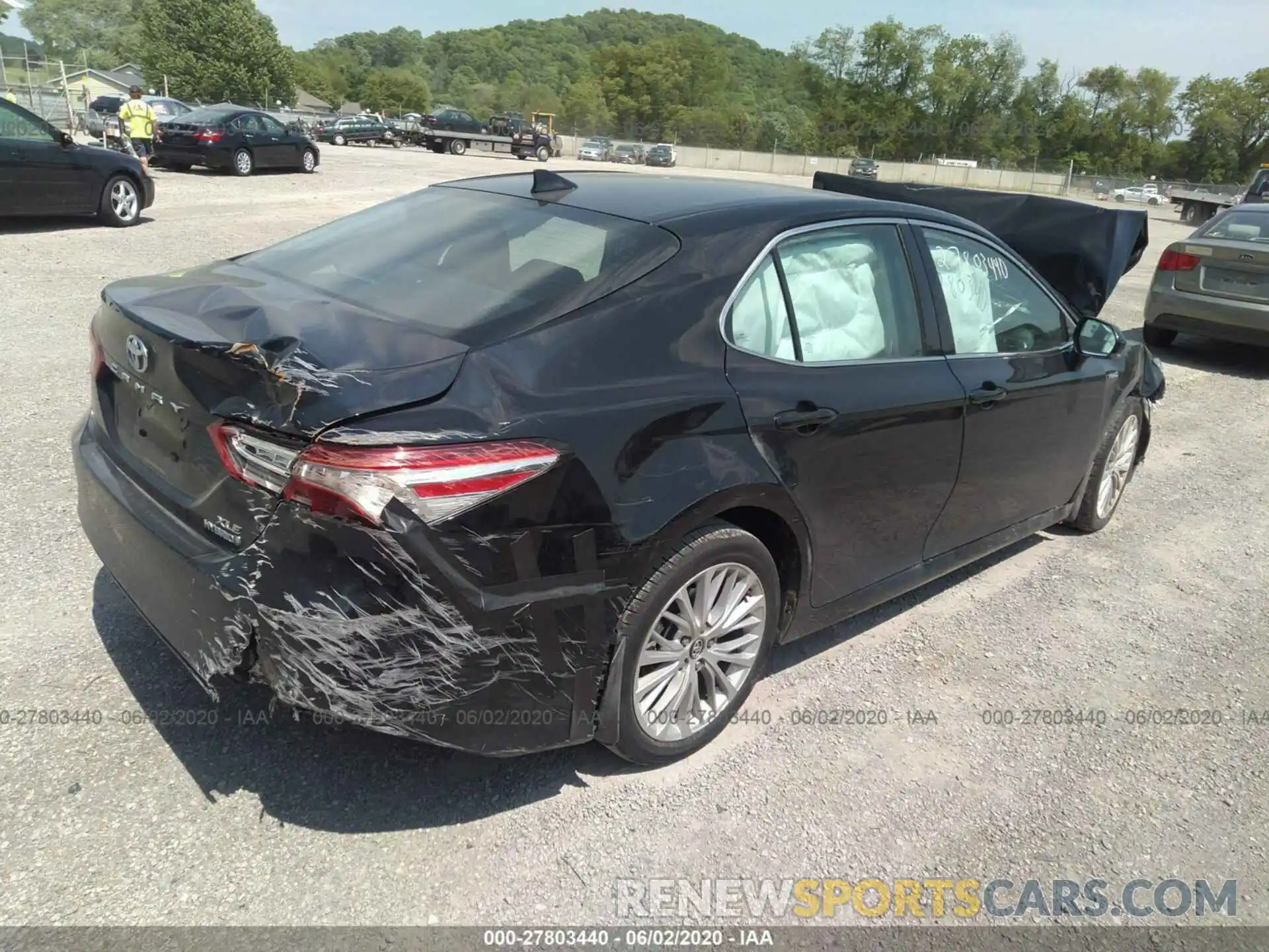 4 Photograph of a damaged car 4T1F31AK4LU009512 TOYOTA CAMRY 2020