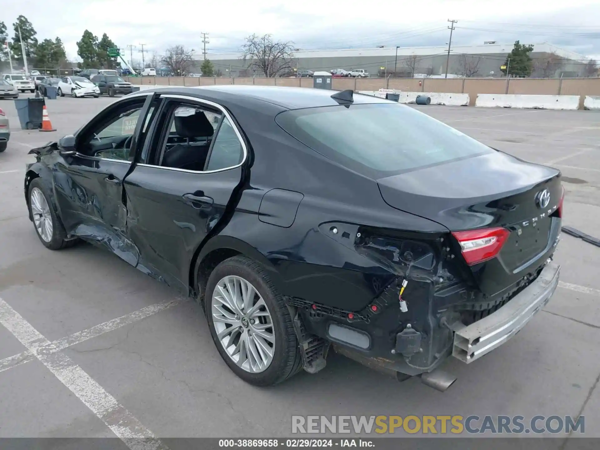 3 Photograph of a damaged car 4T1F31AK4LU013978 TOYOTA CAMRY 2020