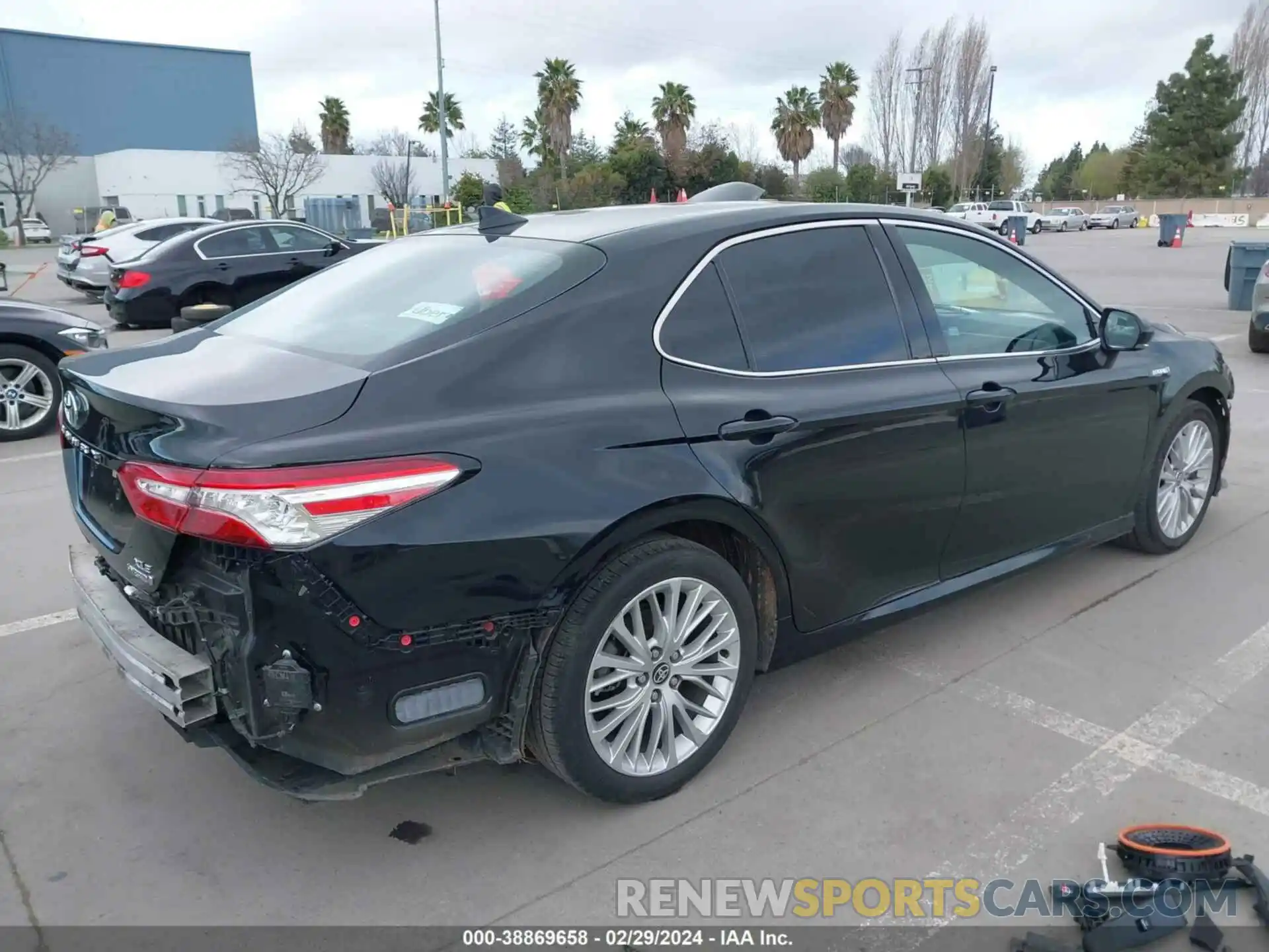 4 Photograph of a damaged car 4T1F31AK4LU013978 TOYOTA CAMRY 2020