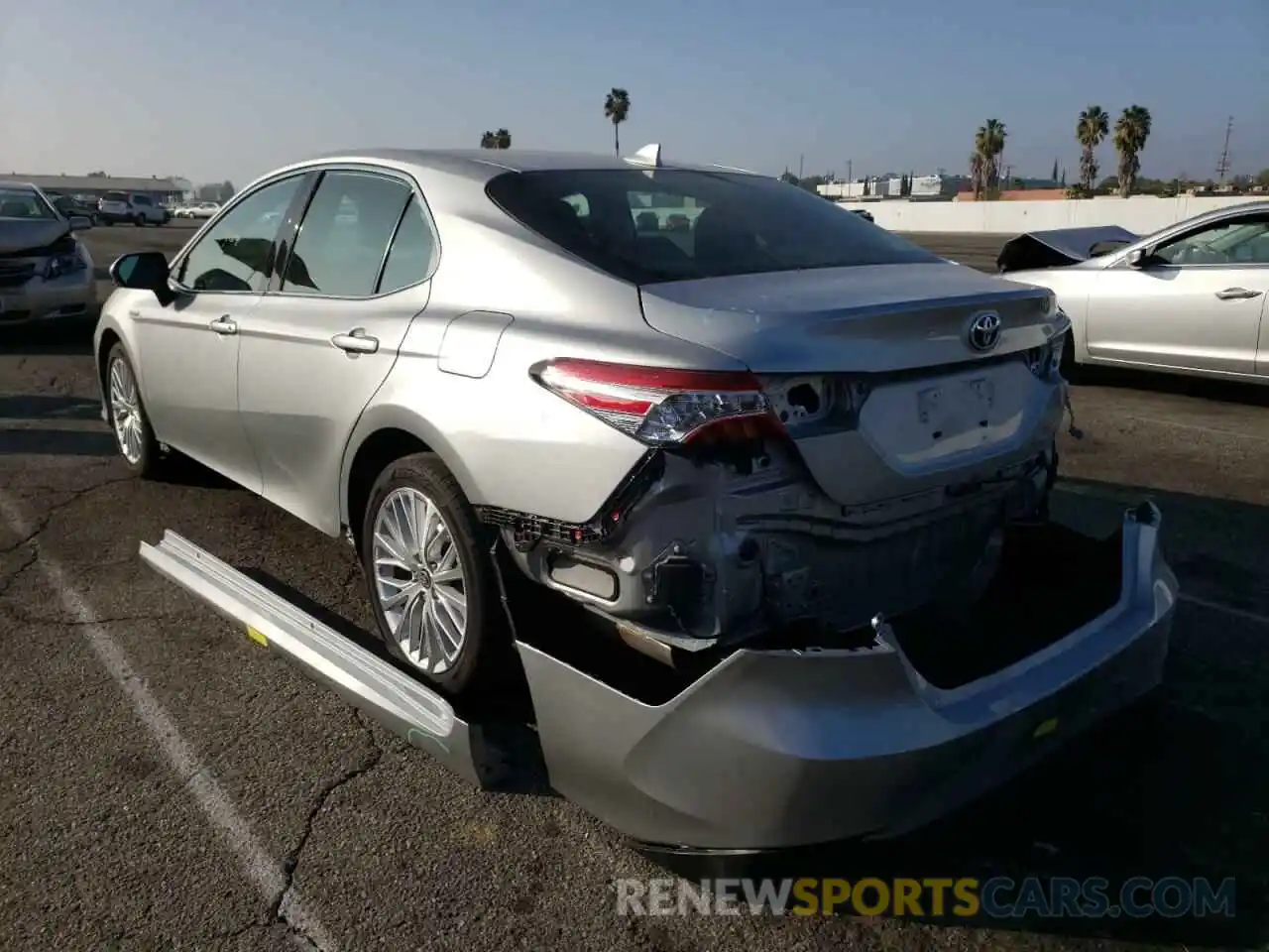 3 Photograph of a damaged car 4T1F31AK4LU014676 TOYOTA CAMRY 2020