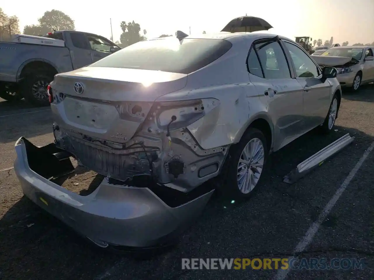 4 Photograph of a damaged car 4T1F31AK4LU014676 TOYOTA CAMRY 2020