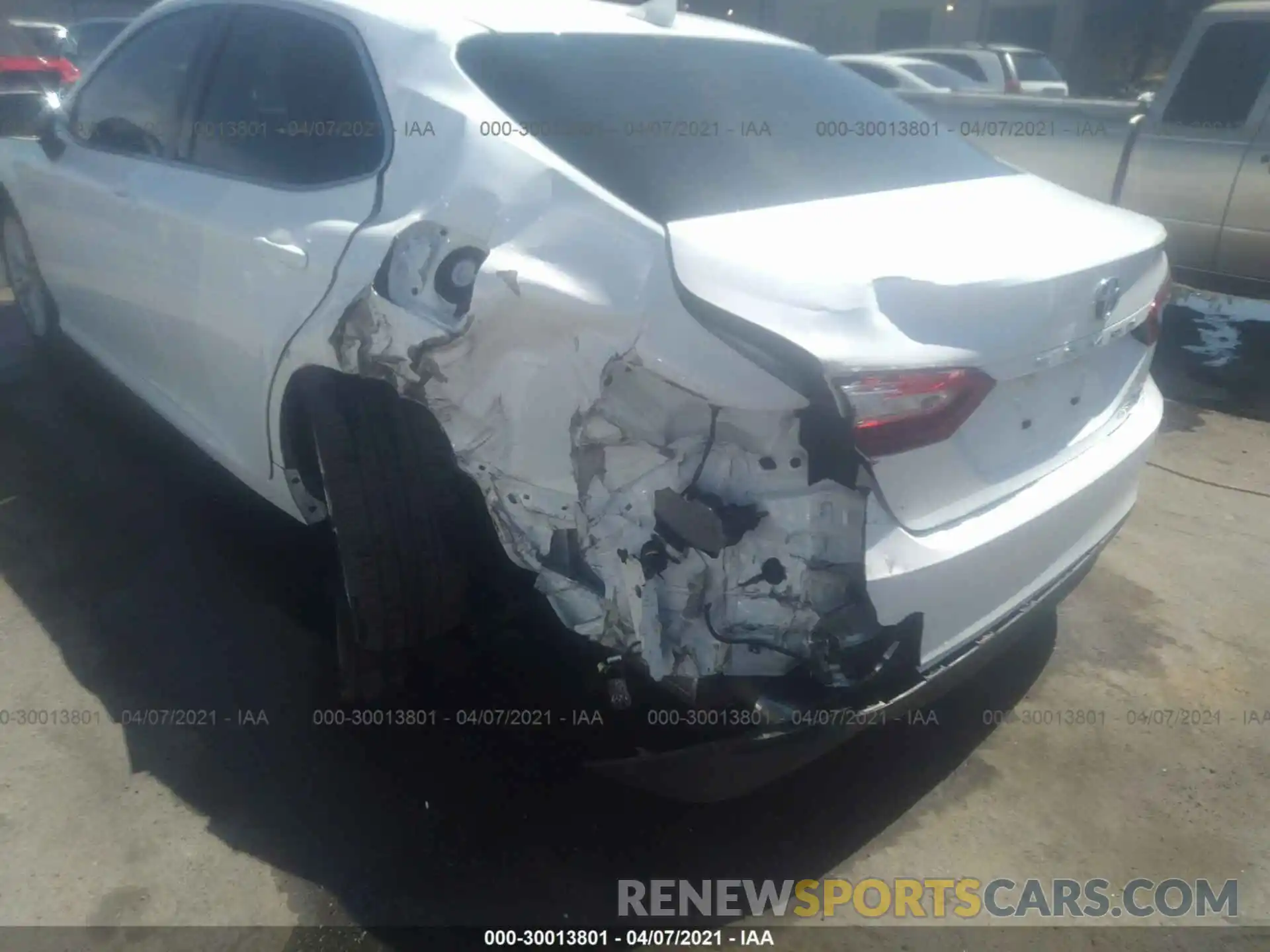 6 Photograph of a damaged car 4T1F31AK4LU016489 TOYOTA CAMRY 2020