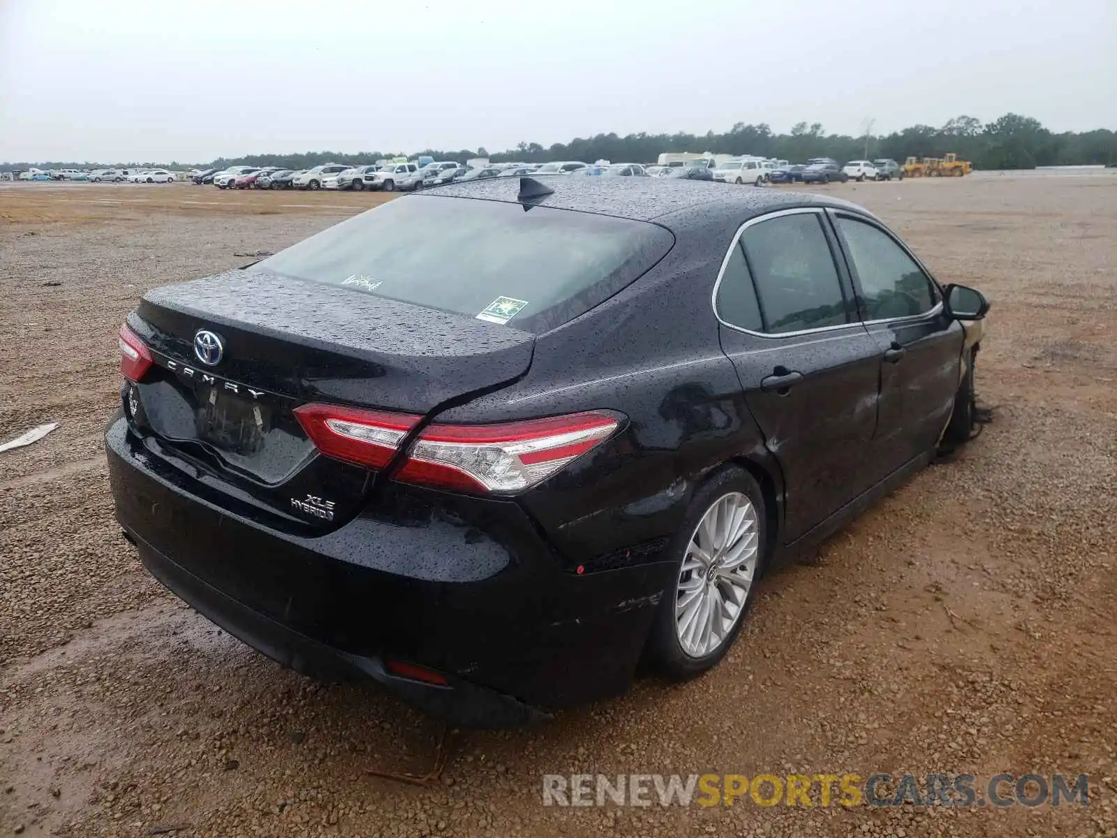 4 Photograph of a damaged car 4T1F31AK4LU520489 TOYOTA CAMRY 2020