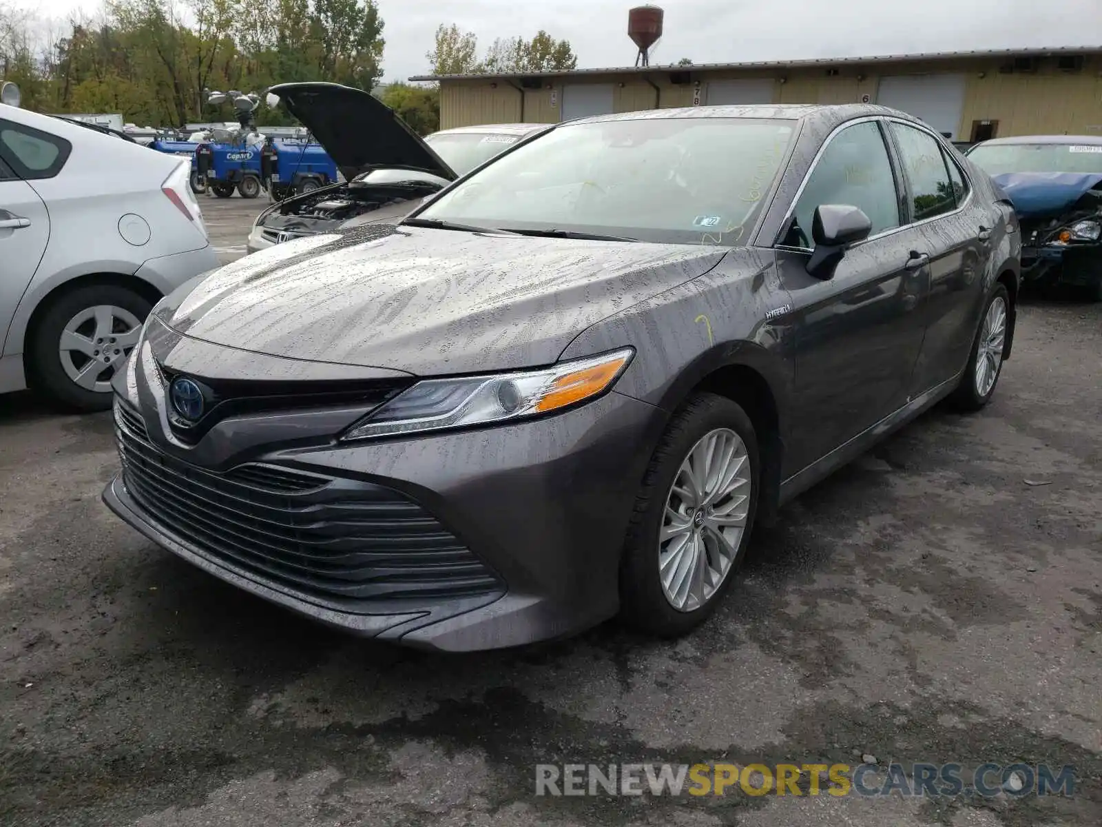 2 Photograph of a damaged car 4T1F31AK4LU528091 TOYOTA CAMRY 2020