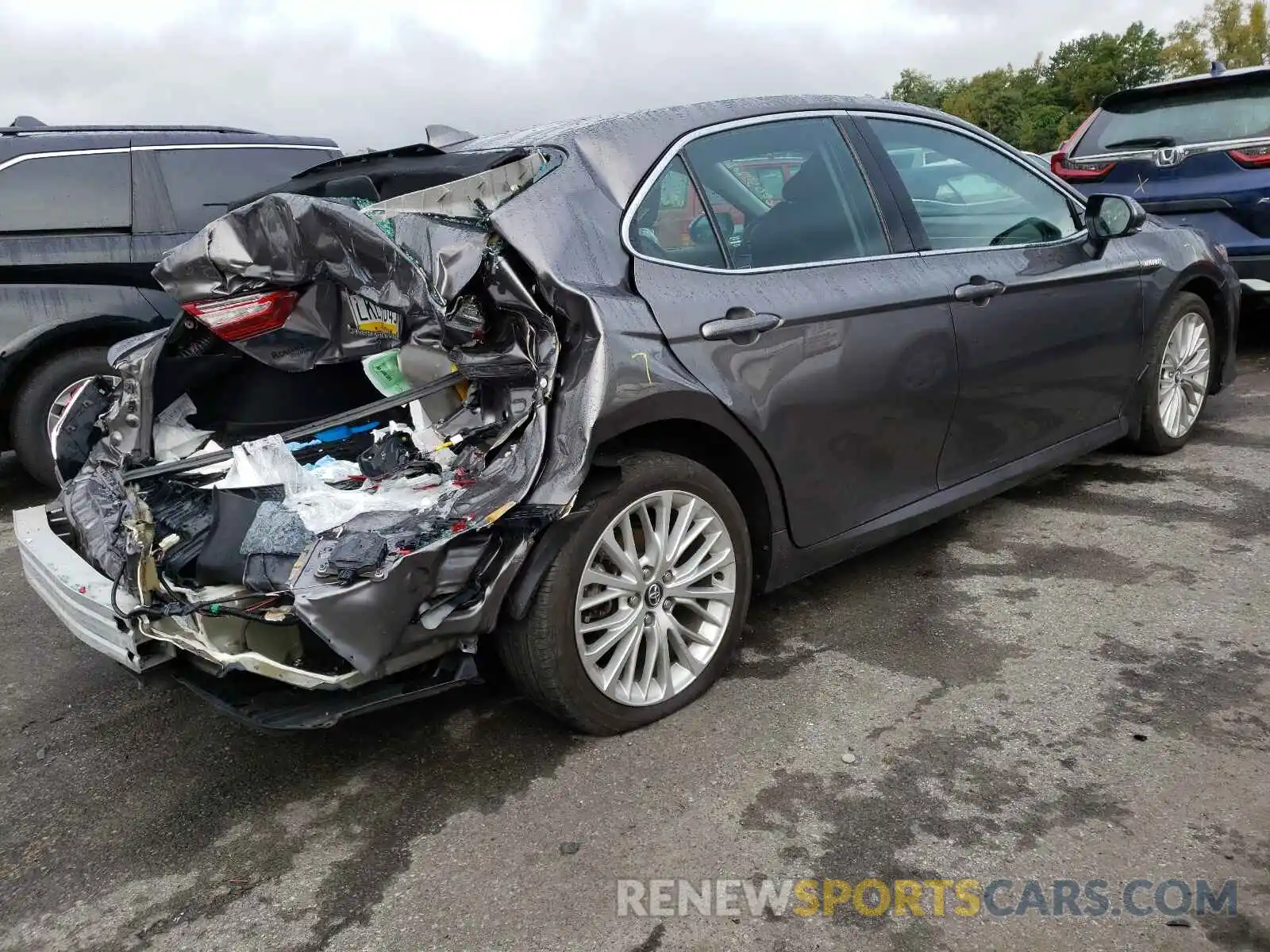 4 Photograph of a damaged car 4T1F31AK4LU528091 TOYOTA CAMRY 2020