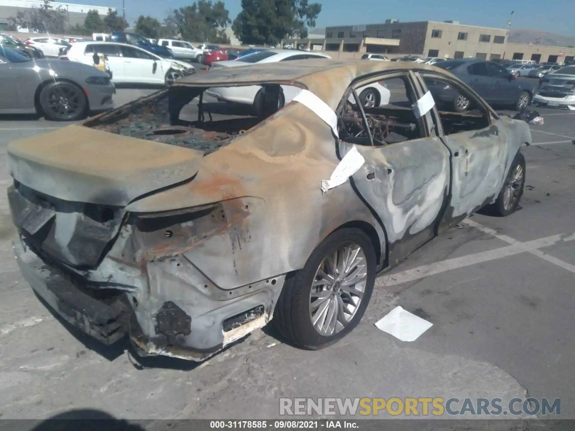 4 Photograph of a damaged car 4T1F31AK4LU532545 TOYOTA CAMRY 2020