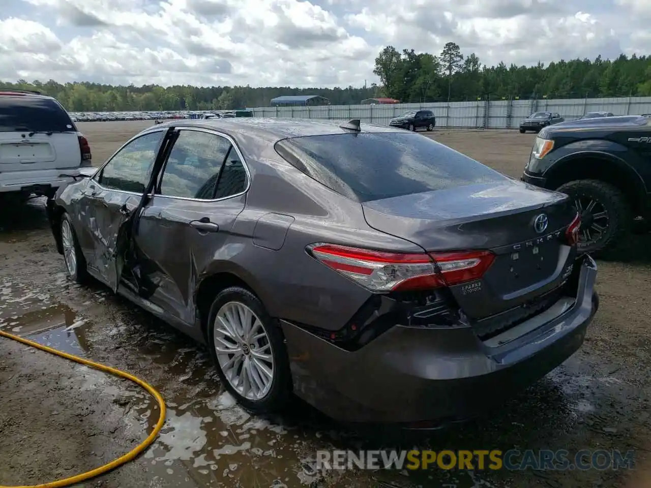 3 Photograph of a damaged car 4T1F31AK4LU534621 TOYOTA CAMRY 2020