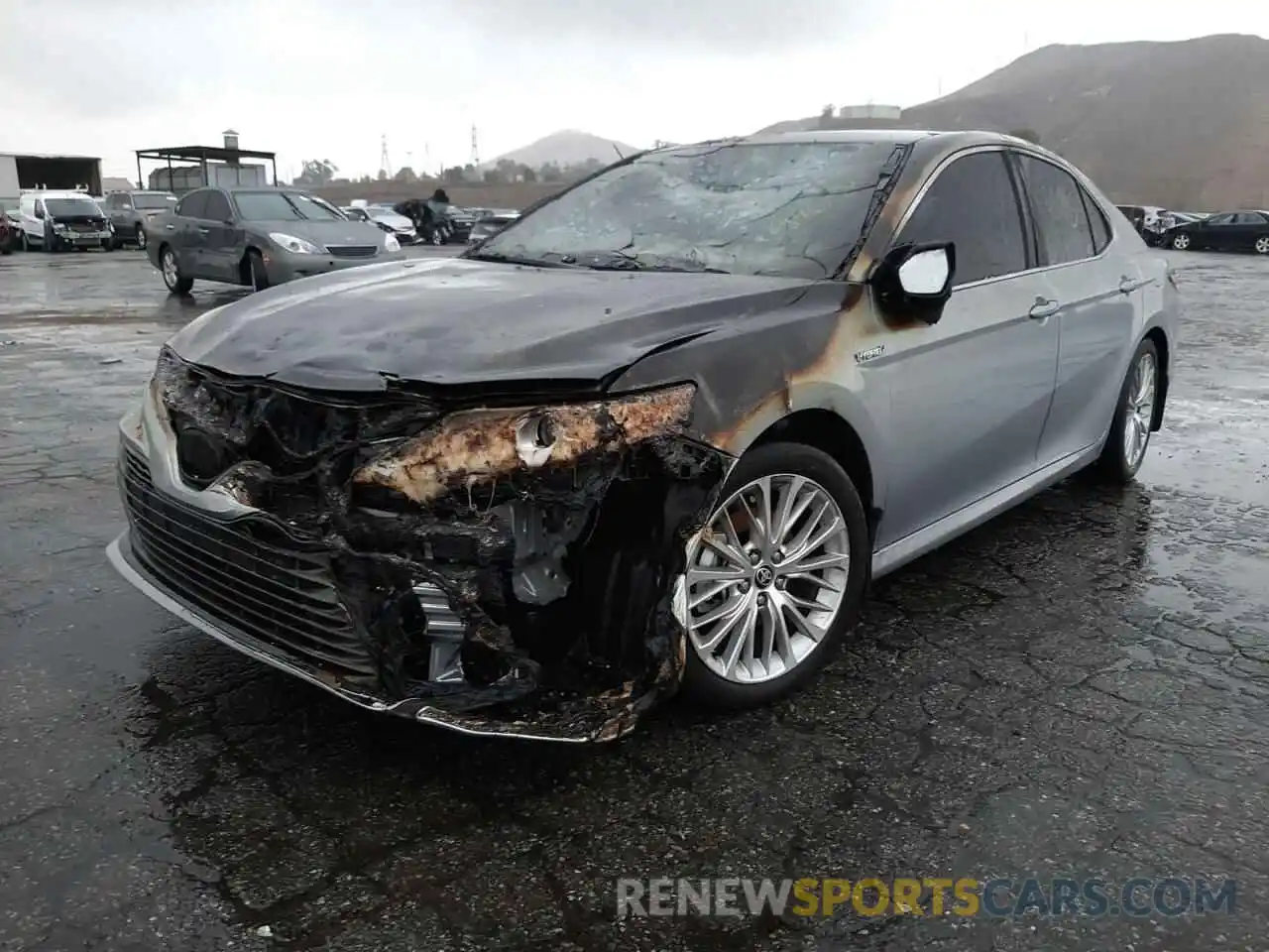 2 Photograph of a damaged car 4T1F31AK4LU538300 TOYOTA CAMRY 2020