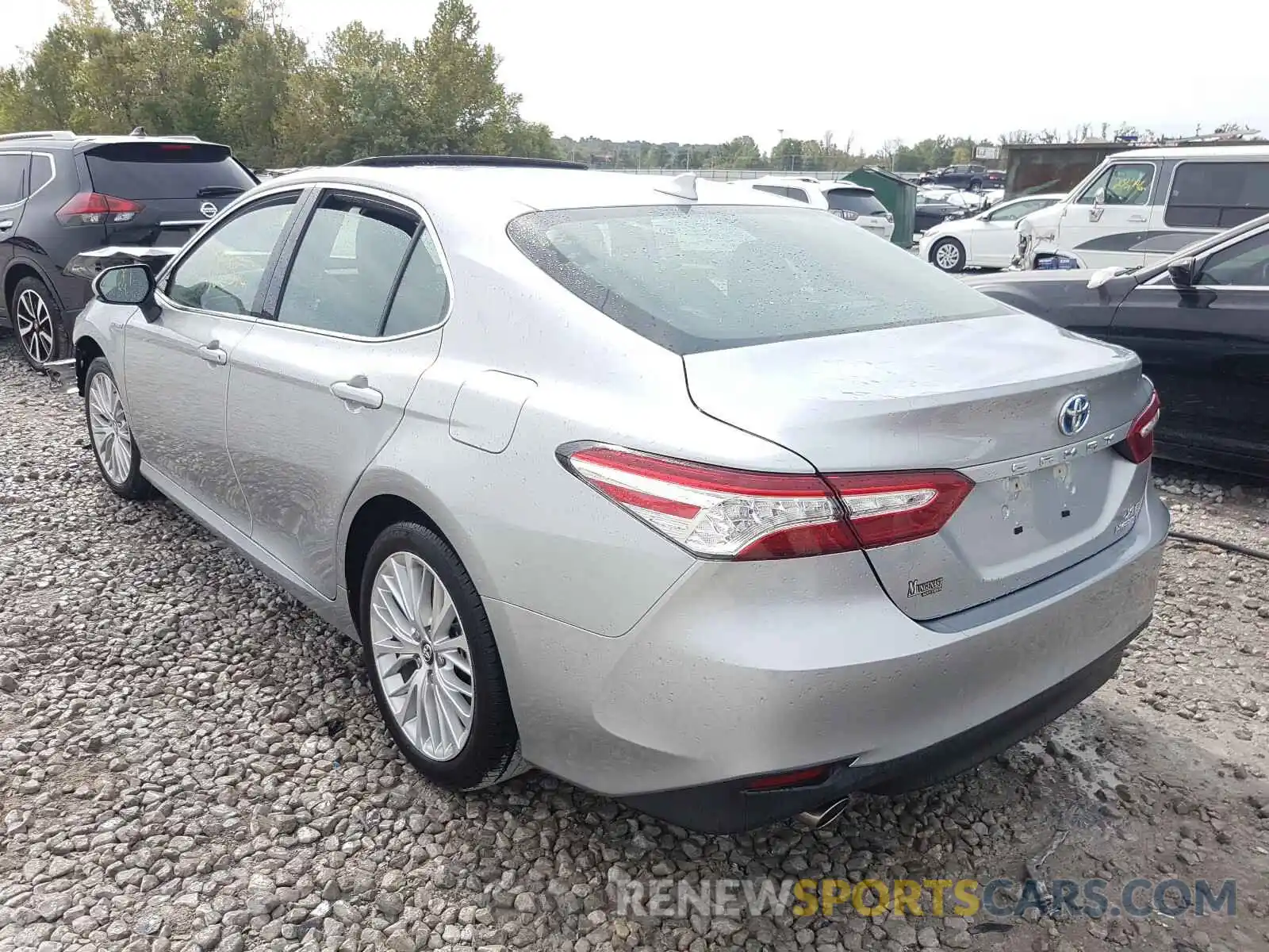 3 Photograph of a damaged car 4T1F31AK5LU526141 TOYOTA CAMRY 2020