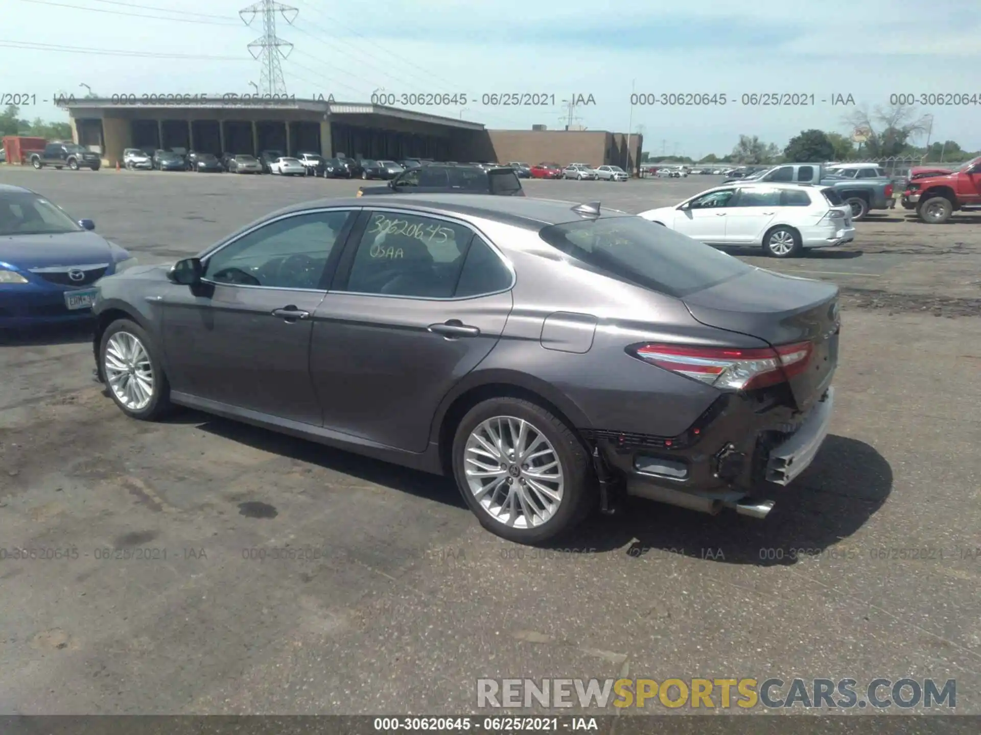 3 Photograph of a damaged car 4T1F31AK5LU535437 TOYOTA CAMRY 2020