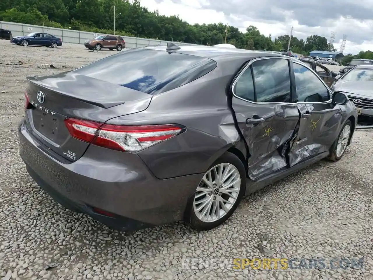 4 Photograph of a damaged car 4T1F31AK5LU537561 TOYOTA CAMRY 2020