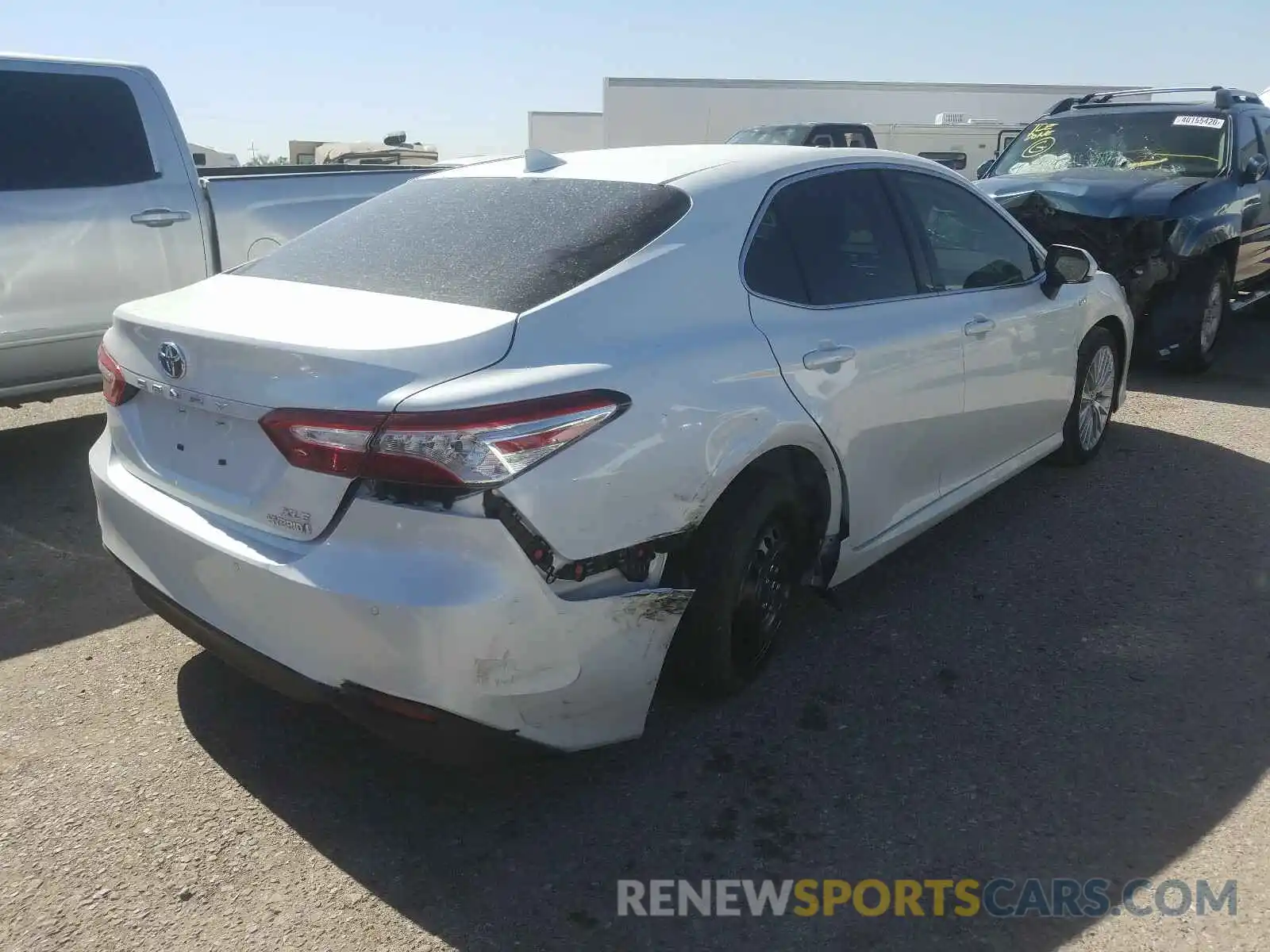 4 Photograph of a damaged car 4T1F31AK6LU010130 TOYOTA CAMRY 2020