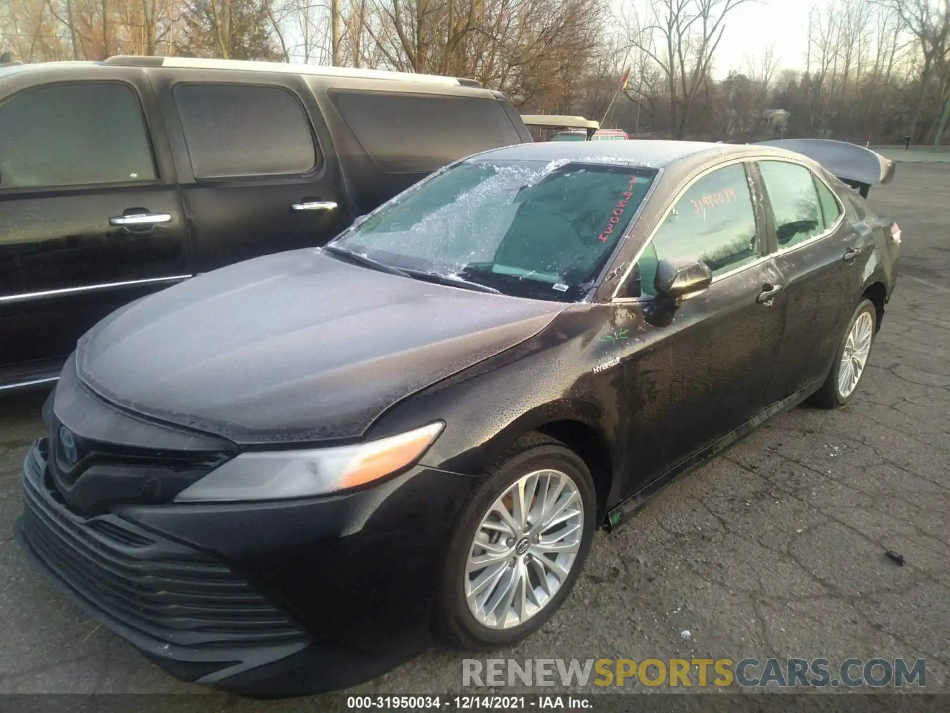 2 Photograph of a damaged car 4T1F31AK6LU523345 TOYOTA CAMRY 2020