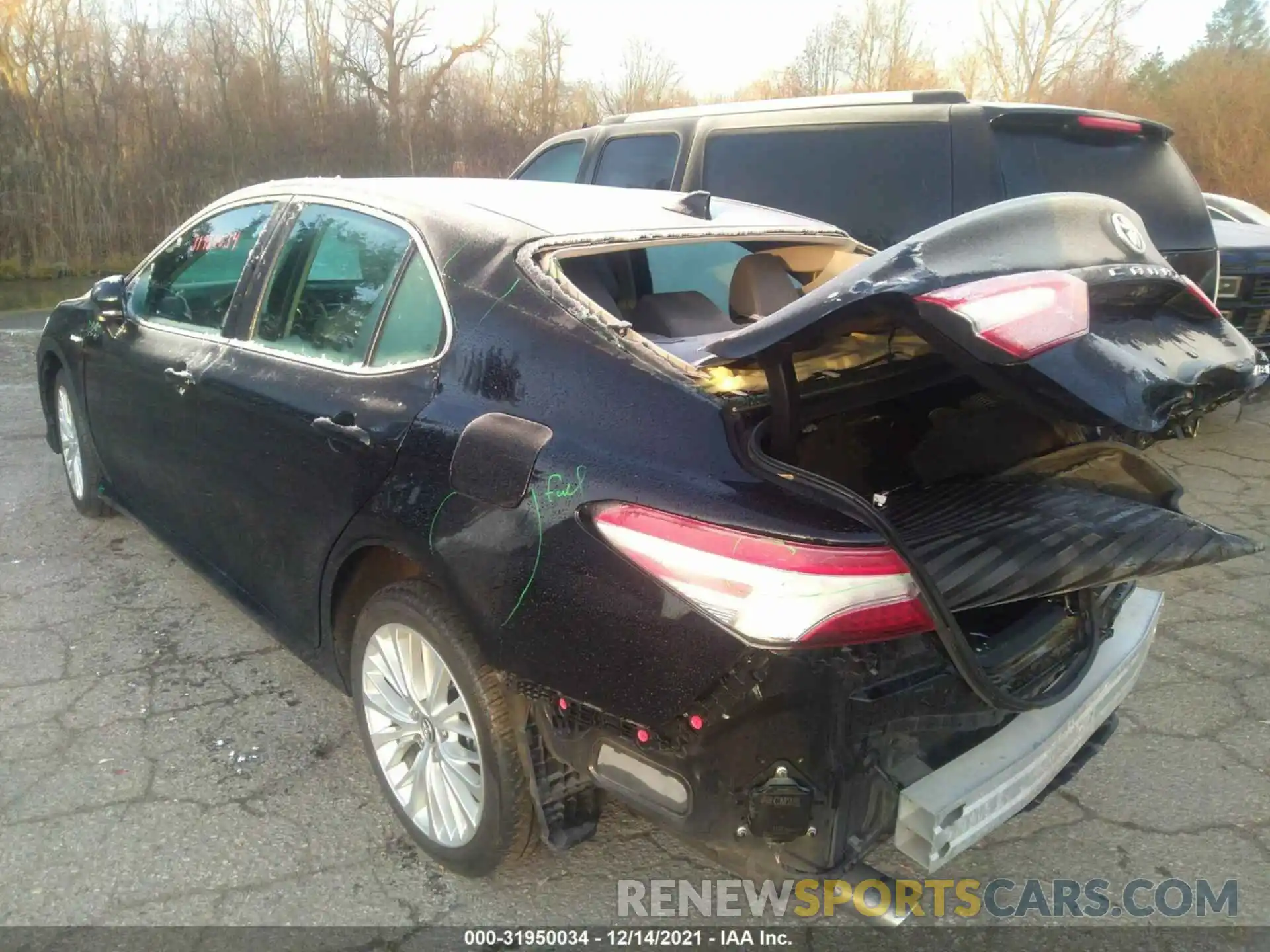 3 Photograph of a damaged car 4T1F31AK6LU523345 TOYOTA CAMRY 2020