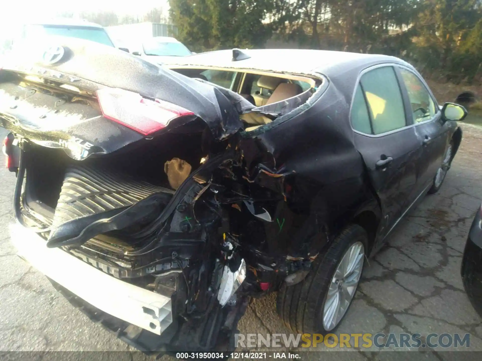 4 Photograph of a damaged car 4T1F31AK6LU523345 TOYOTA CAMRY 2020