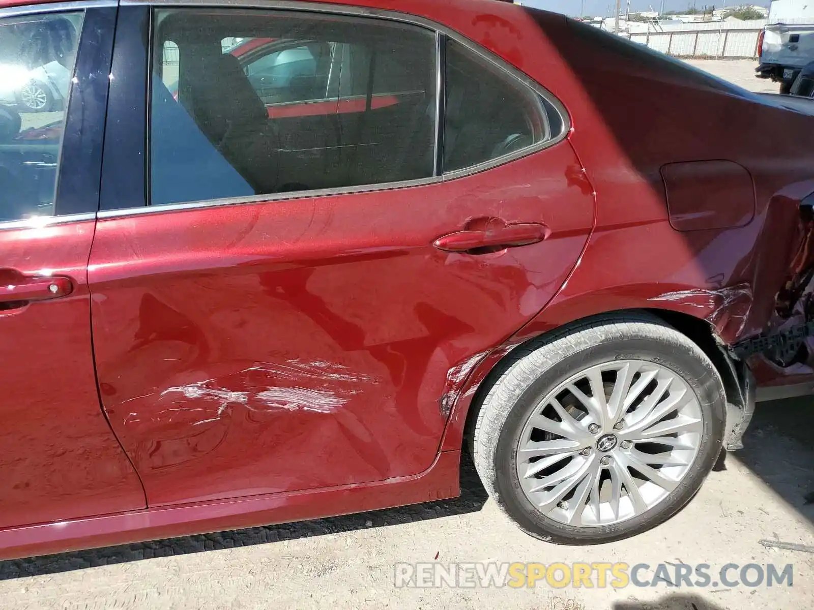 9 Photograph of a damaged car 4T1F31AK6LU526777 TOYOTA CAMRY 2020