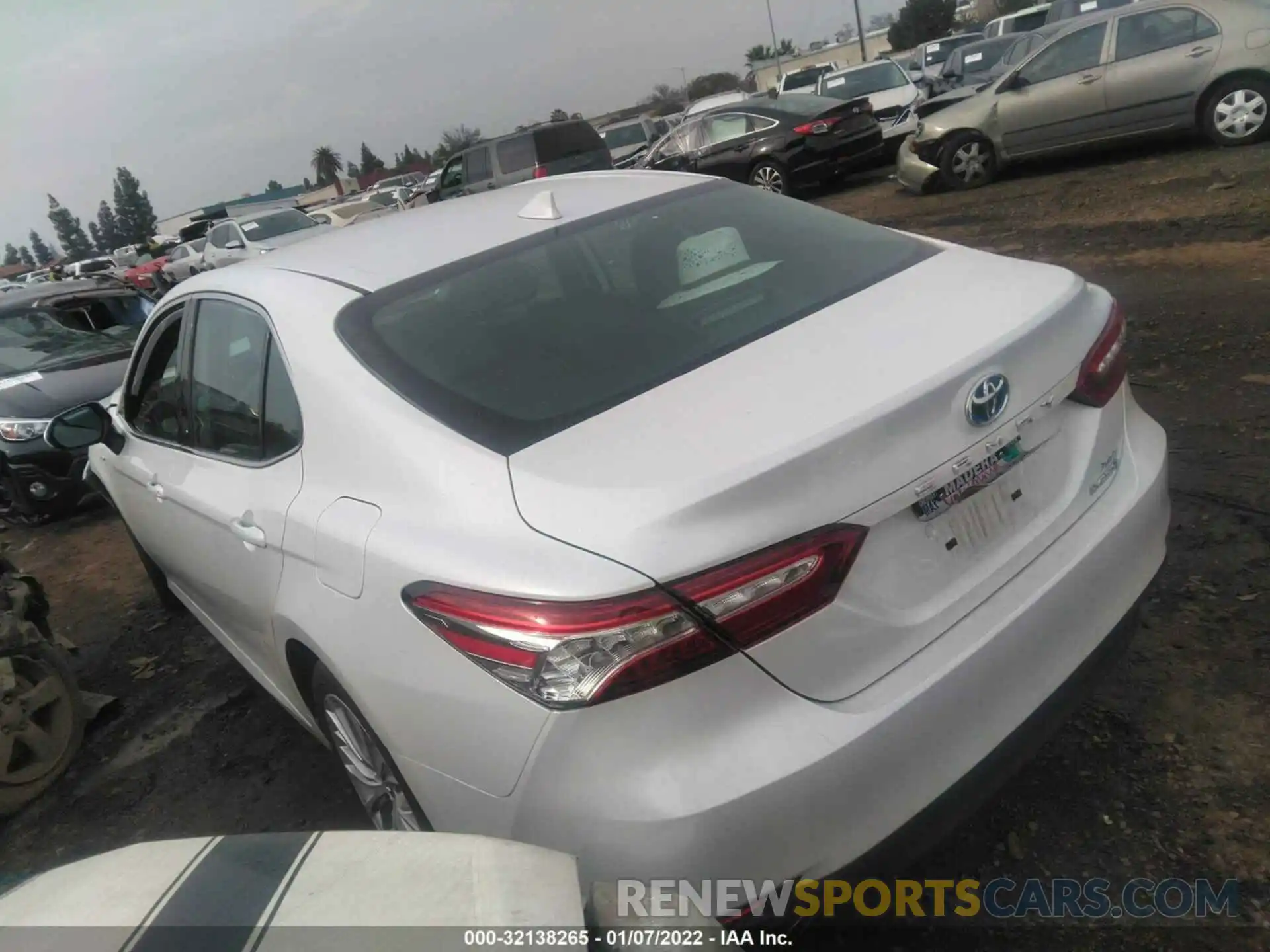 3 Photograph of a damaged car 4T1F31AK6LU526875 TOYOTA CAMRY 2020