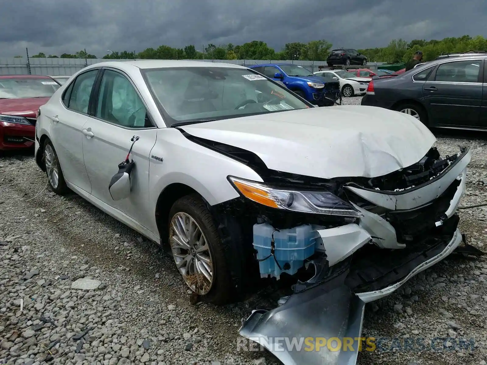 1 Photograph of a damaged car 4T1F31AK6LU528898 TOYOTA CAMRY 2020