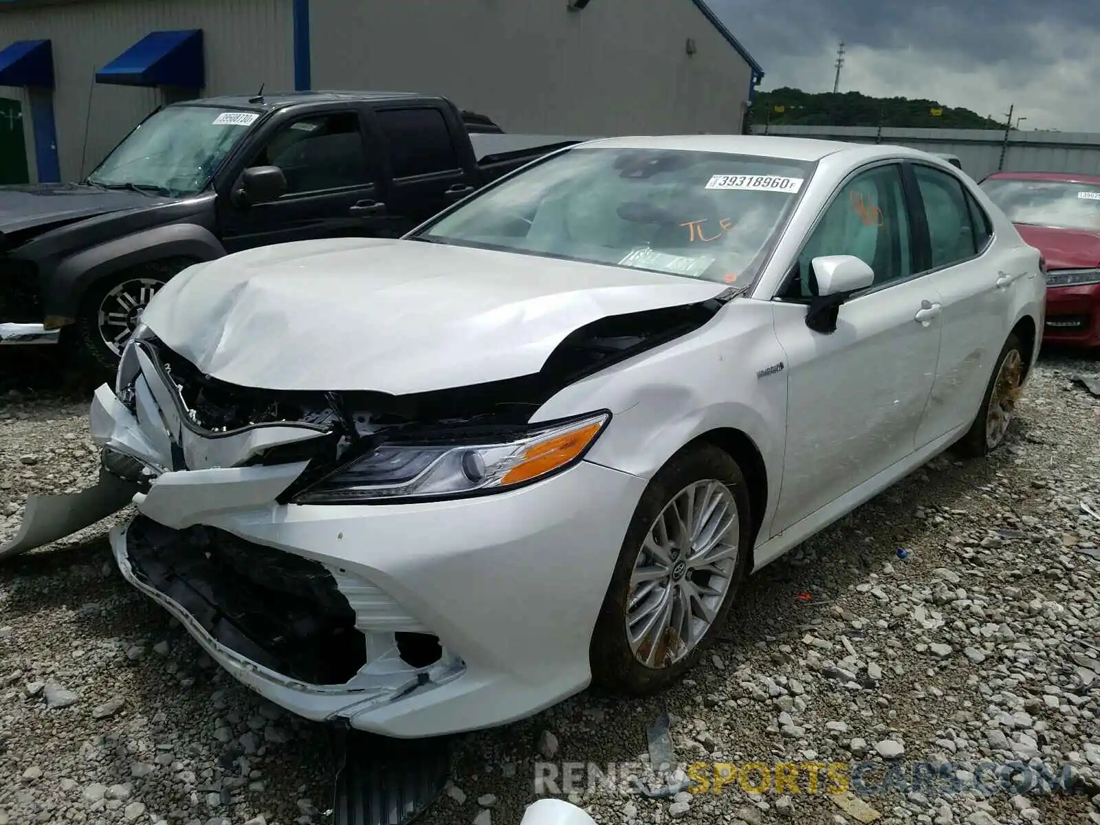 2 Photograph of a damaged car 4T1F31AK6LU528898 TOYOTA CAMRY 2020