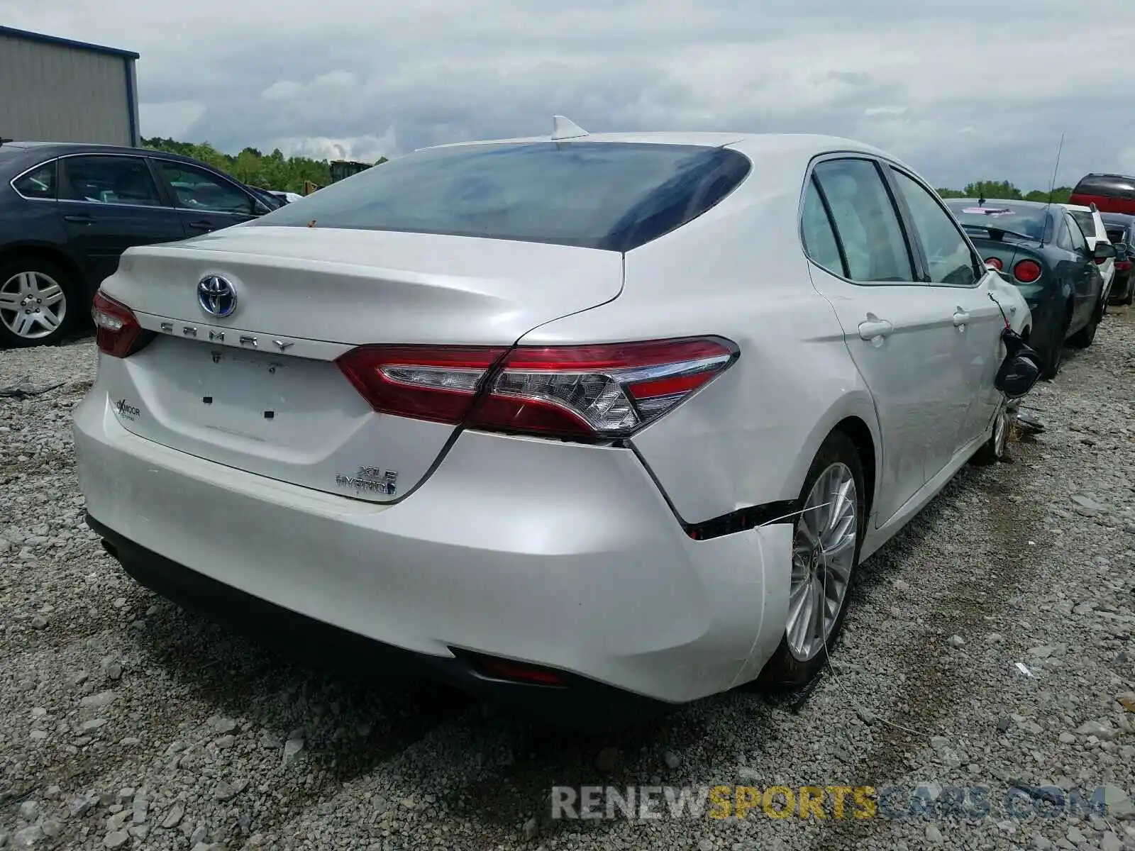 4 Photograph of a damaged car 4T1F31AK6LU528898 TOYOTA CAMRY 2020