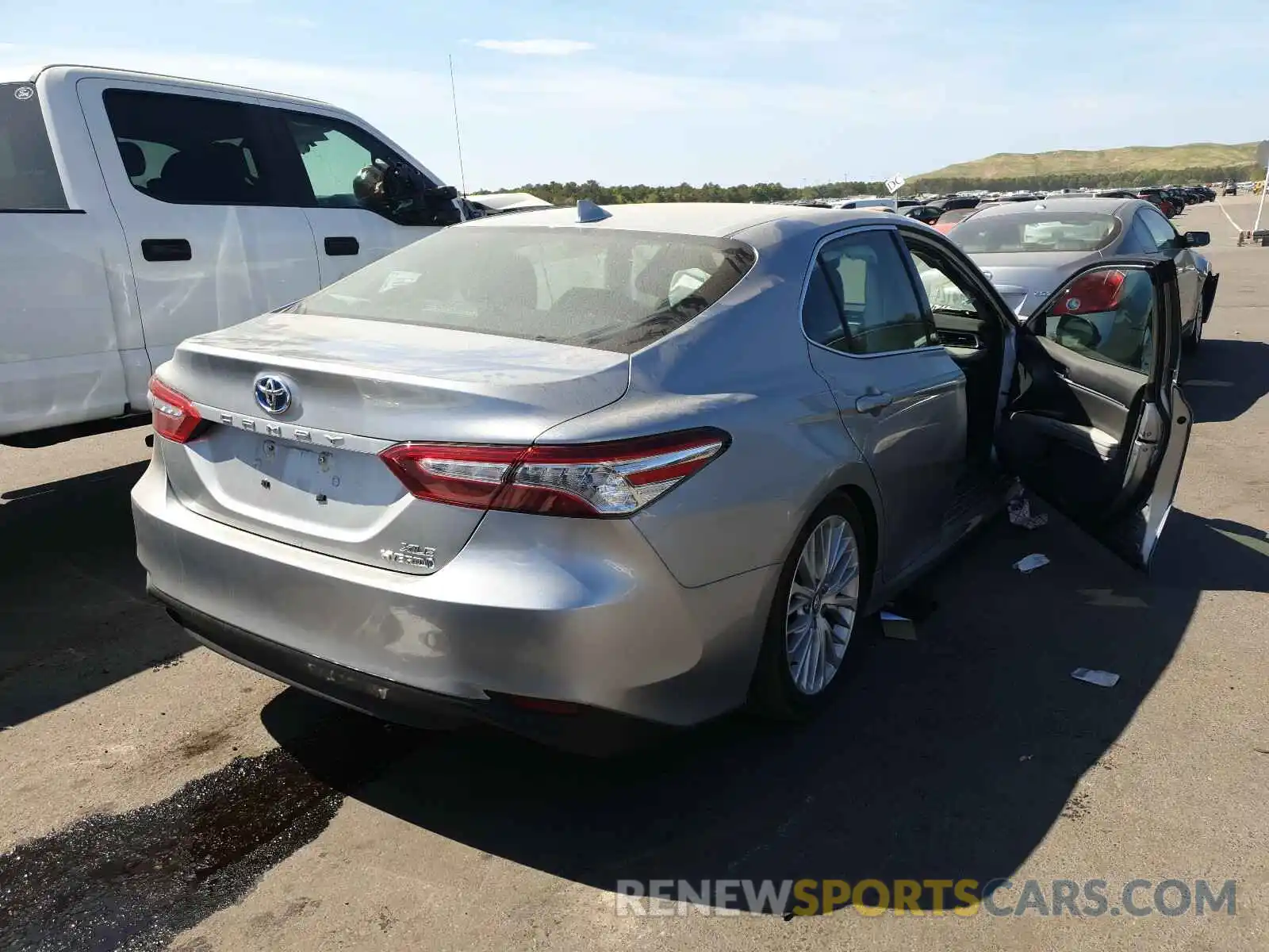 4 Photograph of a damaged car 4T1F31AK6LU529226 TOYOTA CAMRY 2020