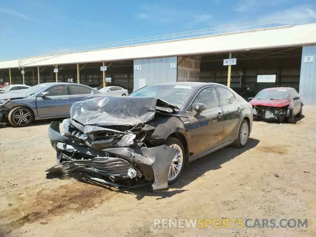 2 Photograph of a damaged car 4T1F31AK6LU540422 TOYOTA CAMRY 2020