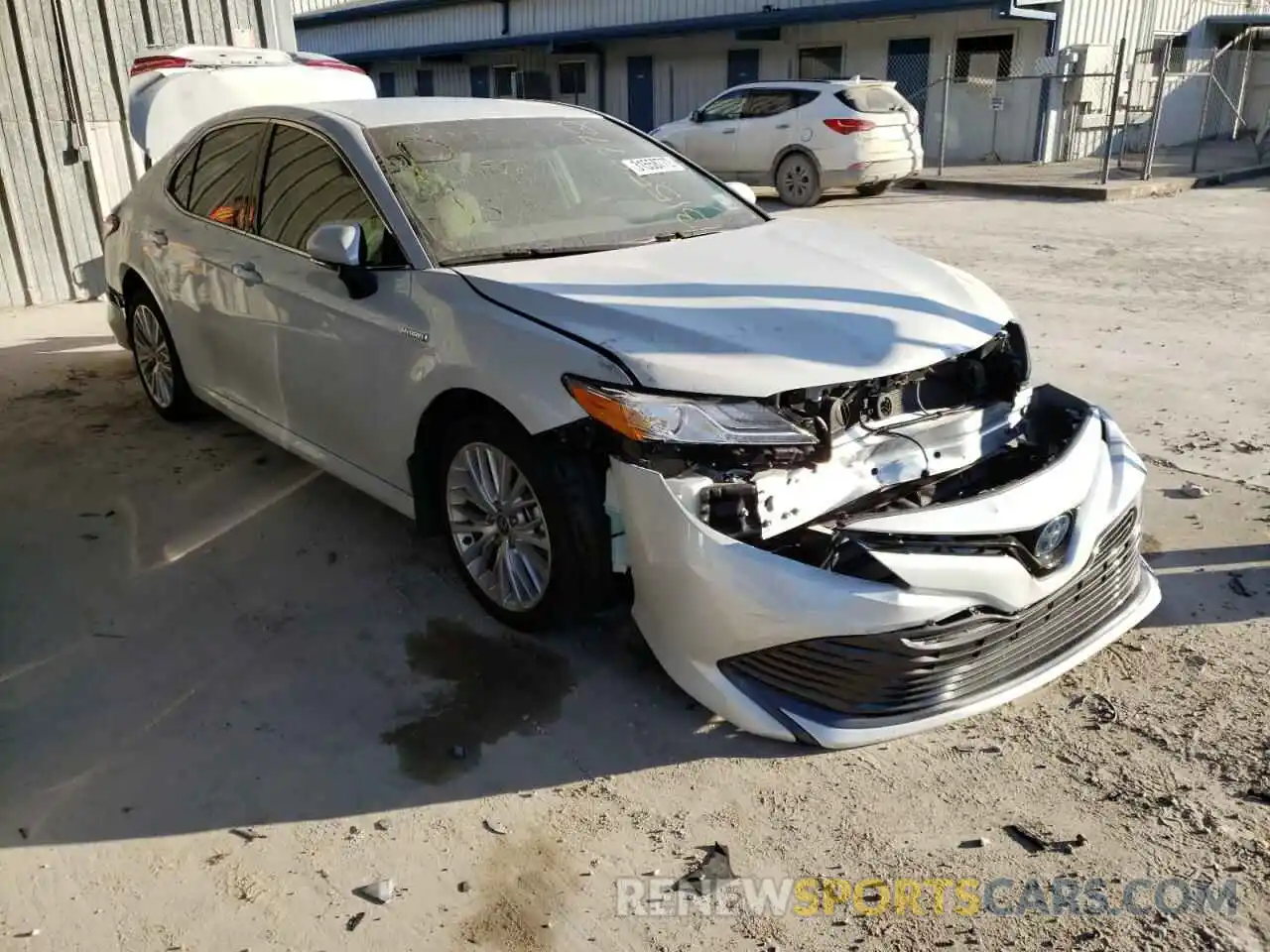 1 Photograph of a damaged car 4T1F31AK6LU540565 TOYOTA CAMRY 2020