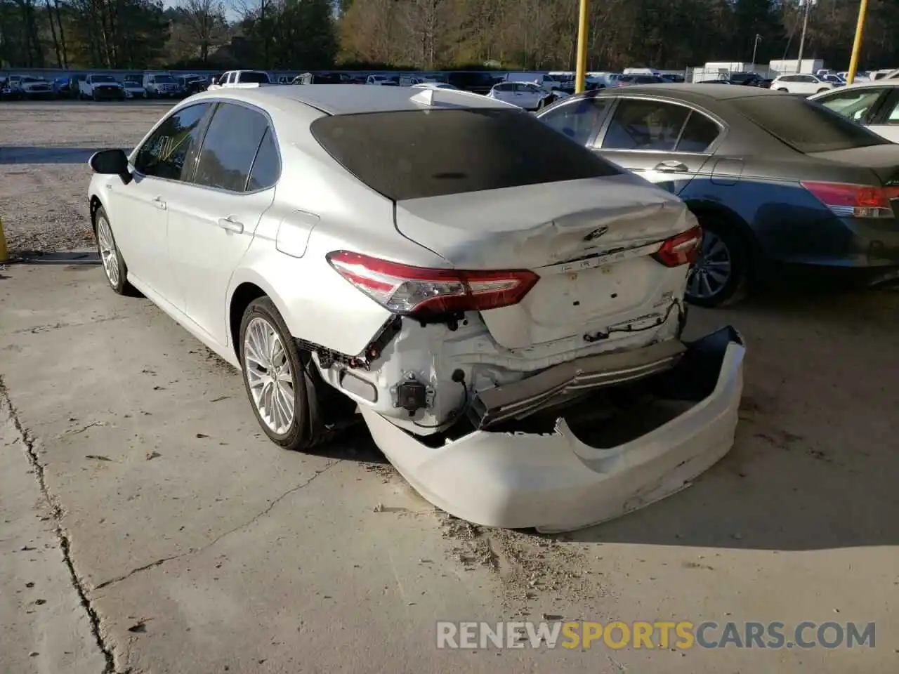 3 Photograph of a damaged car 4T1F31AK6LU540565 TOYOTA CAMRY 2020