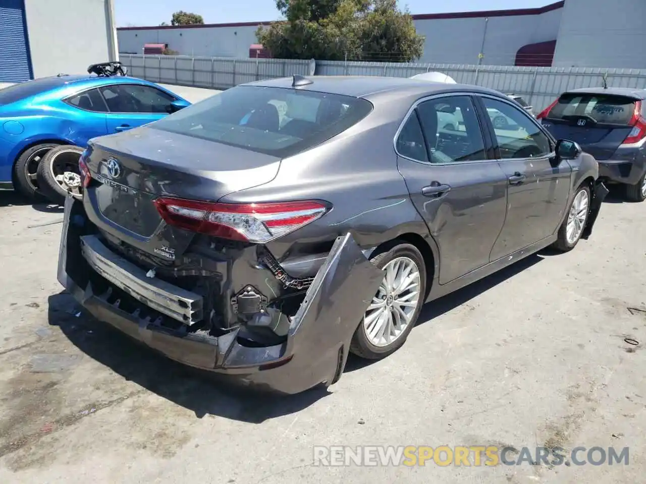 4 Photograph of a damaged car 4T1F31AK6LU545488 TOYOTA CAMRY 2020