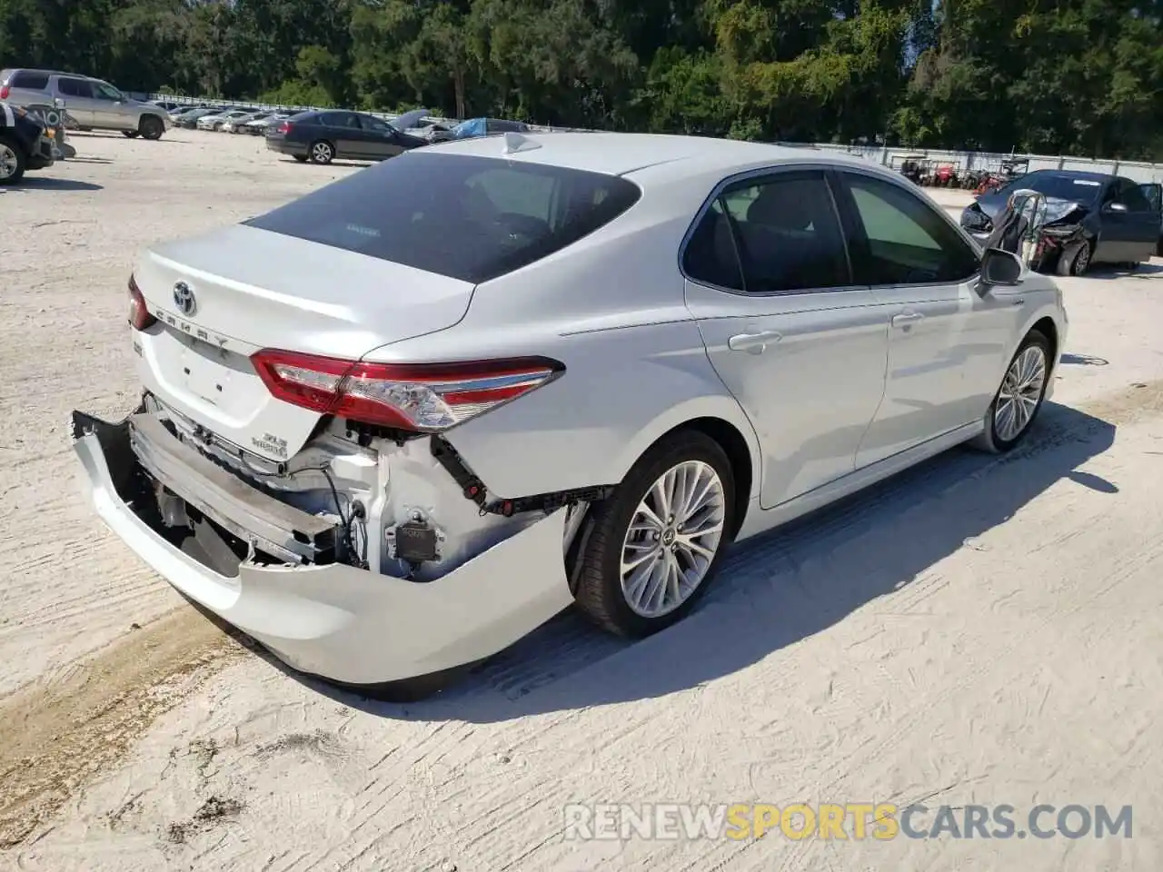 4 Photograph of a damaged car 4T1F31AK7LU009388 TOYOTA CAMRY 2020