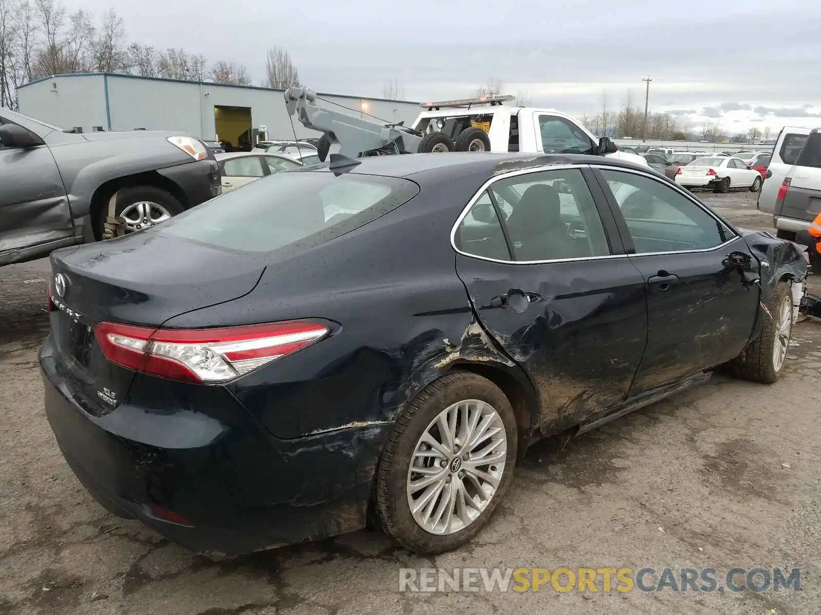 4 Photograph of a damaged car 4T1F31AK7LU010038 TOYOTA CAMRY 2020