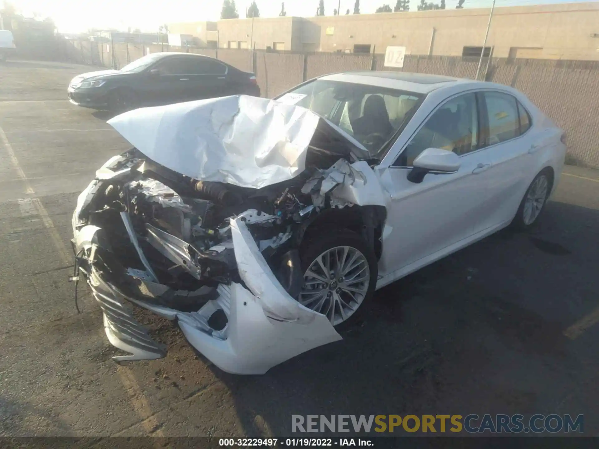 2 Photograph of a damaged car 4T1F31AK7LU015370 TOYOTA CAMRY 2020