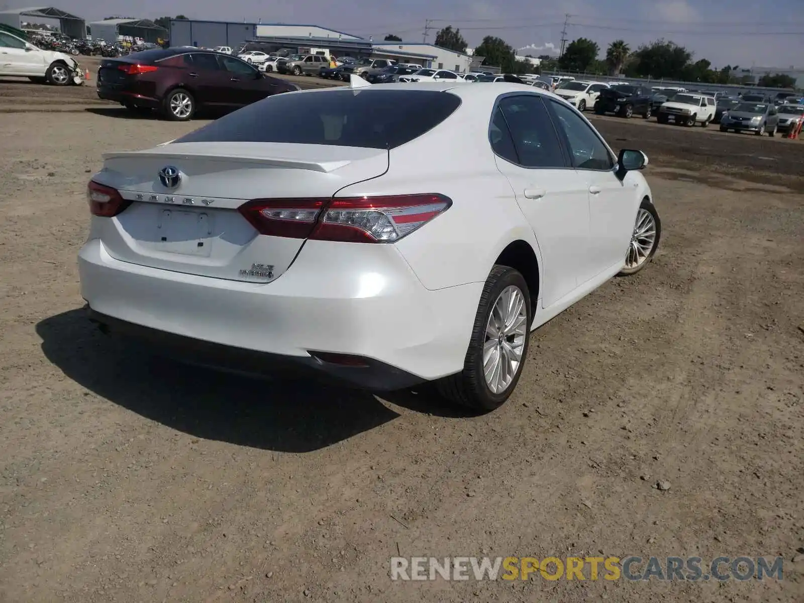 4 Photograph of a damaged car 4T1F31AK7LU524035 TOYOTA CAMRY 2020