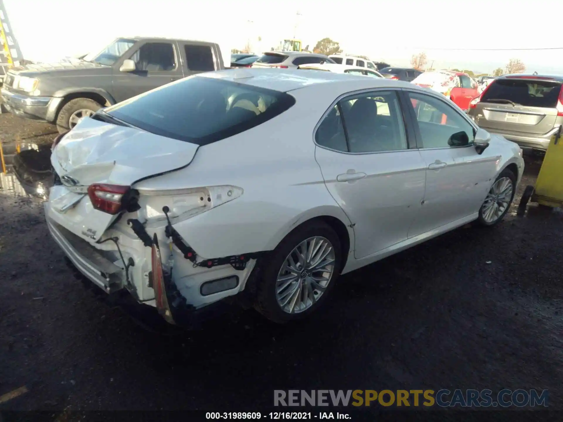 4 Photograph of a damaged car 4T1F31AK7LU527470 TOYOTA CAMRY 2020