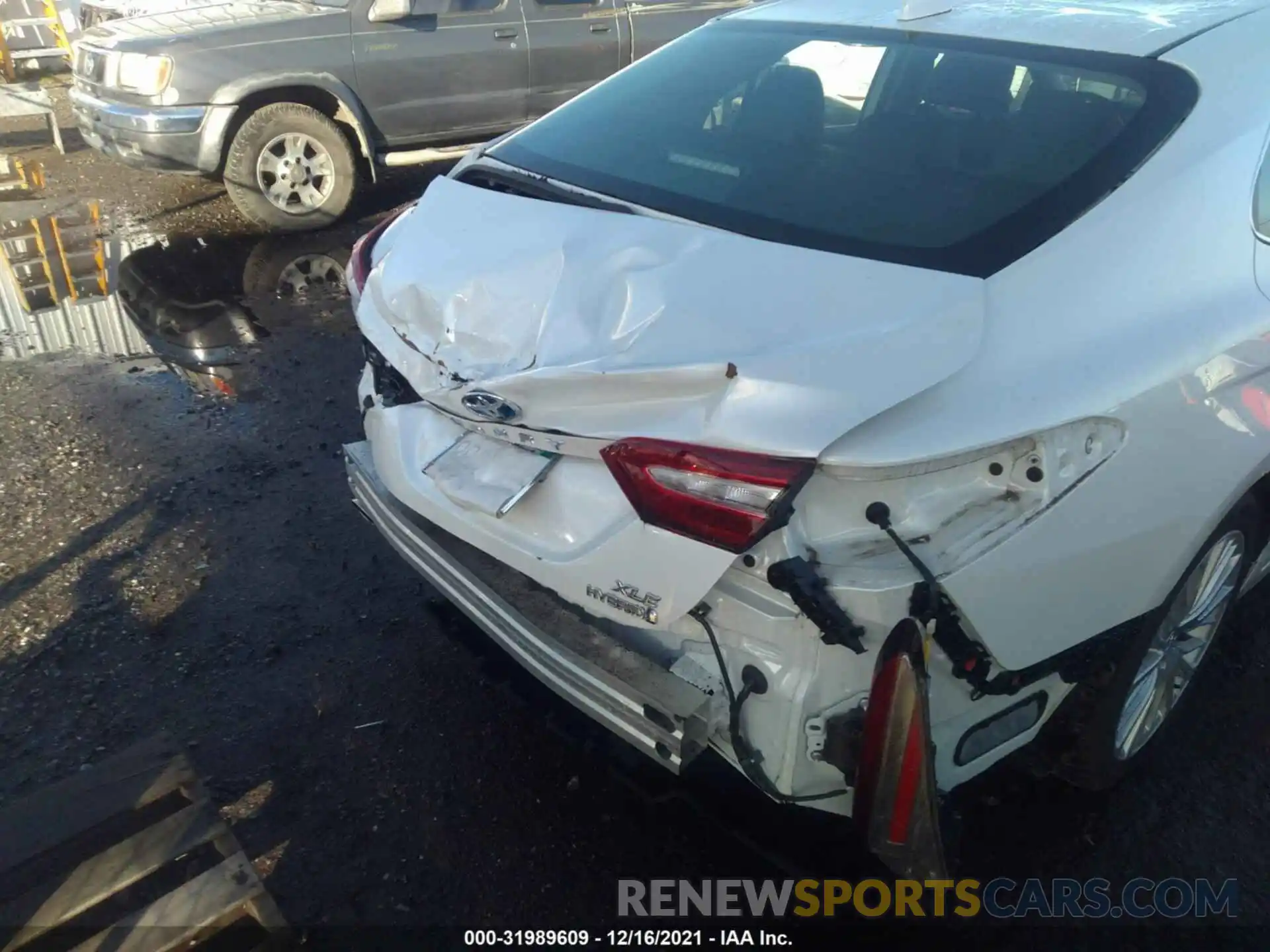 6 Photograph of a damaged car 4T1F31AK7LU527470 TOYOTA CAMRY 2020