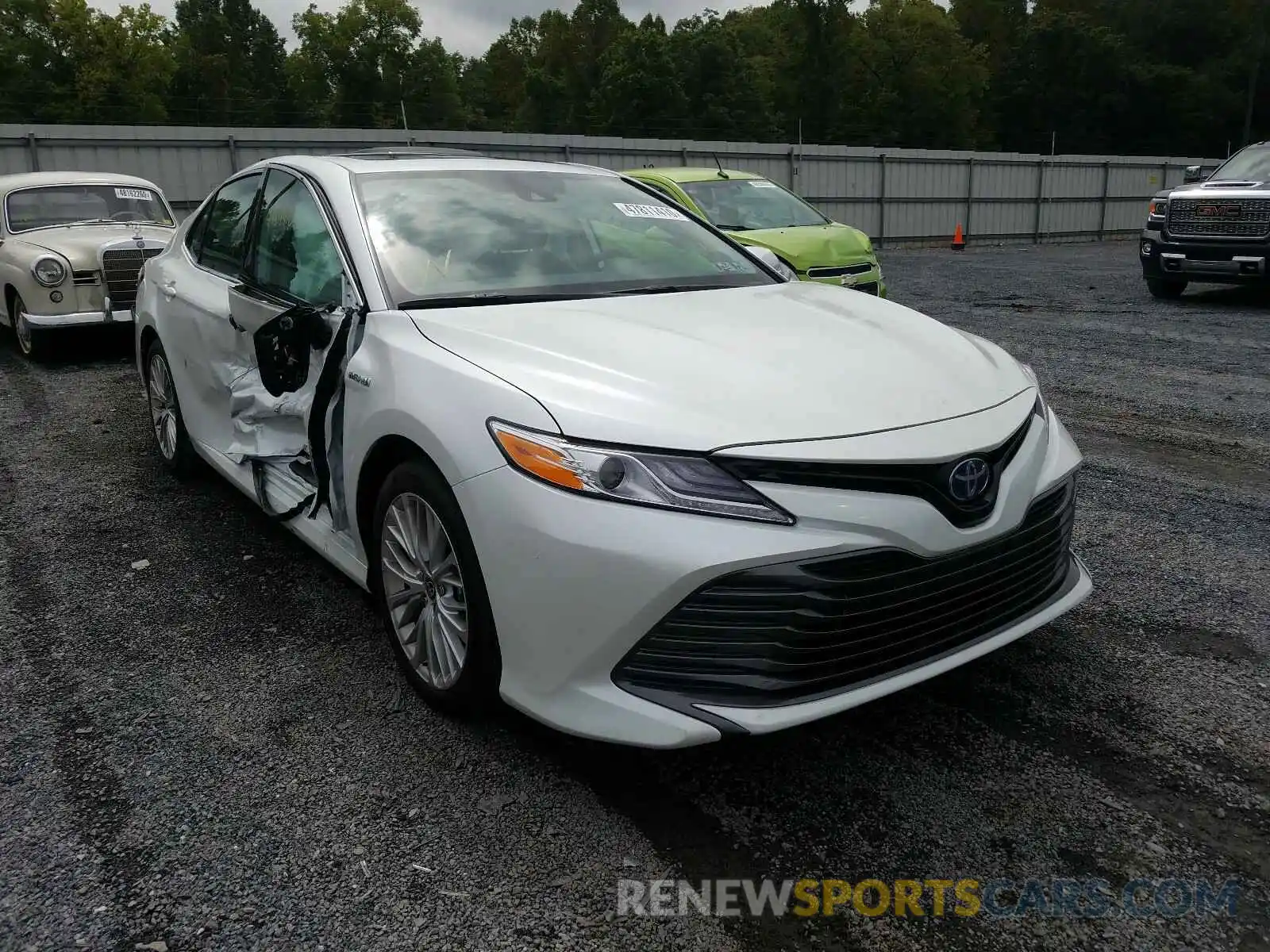 1 Photograph of a damaged car 4T1F31AK7LU538131 TOYOTA CAMRY 2020