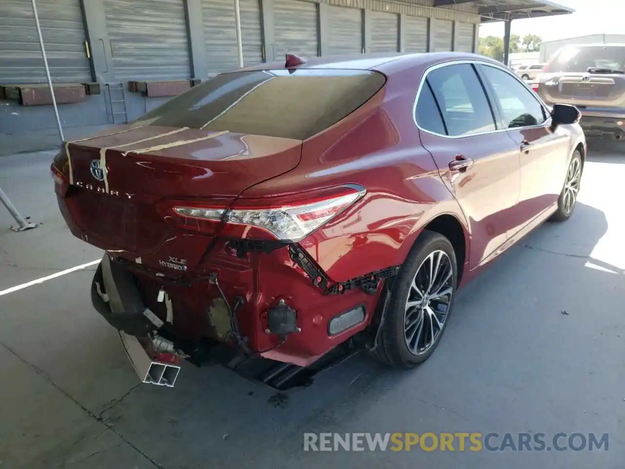 4 Photograph of a damaged car 4T1F31AK7LU545984 TOYOTA CAMRY 2020