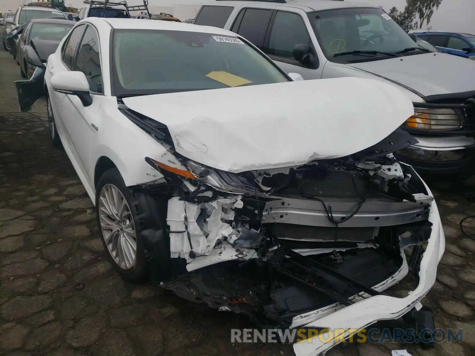 1 Photograph of a damaged car 4T1F31AK8LU010615 TOYOTA CAMRY 2020