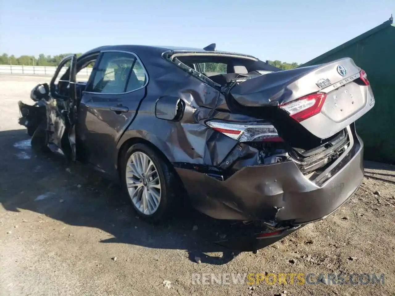 3 Photograph of a damaged car 4T1F31AK8LU520737 TOYOTA CAMRY 2020