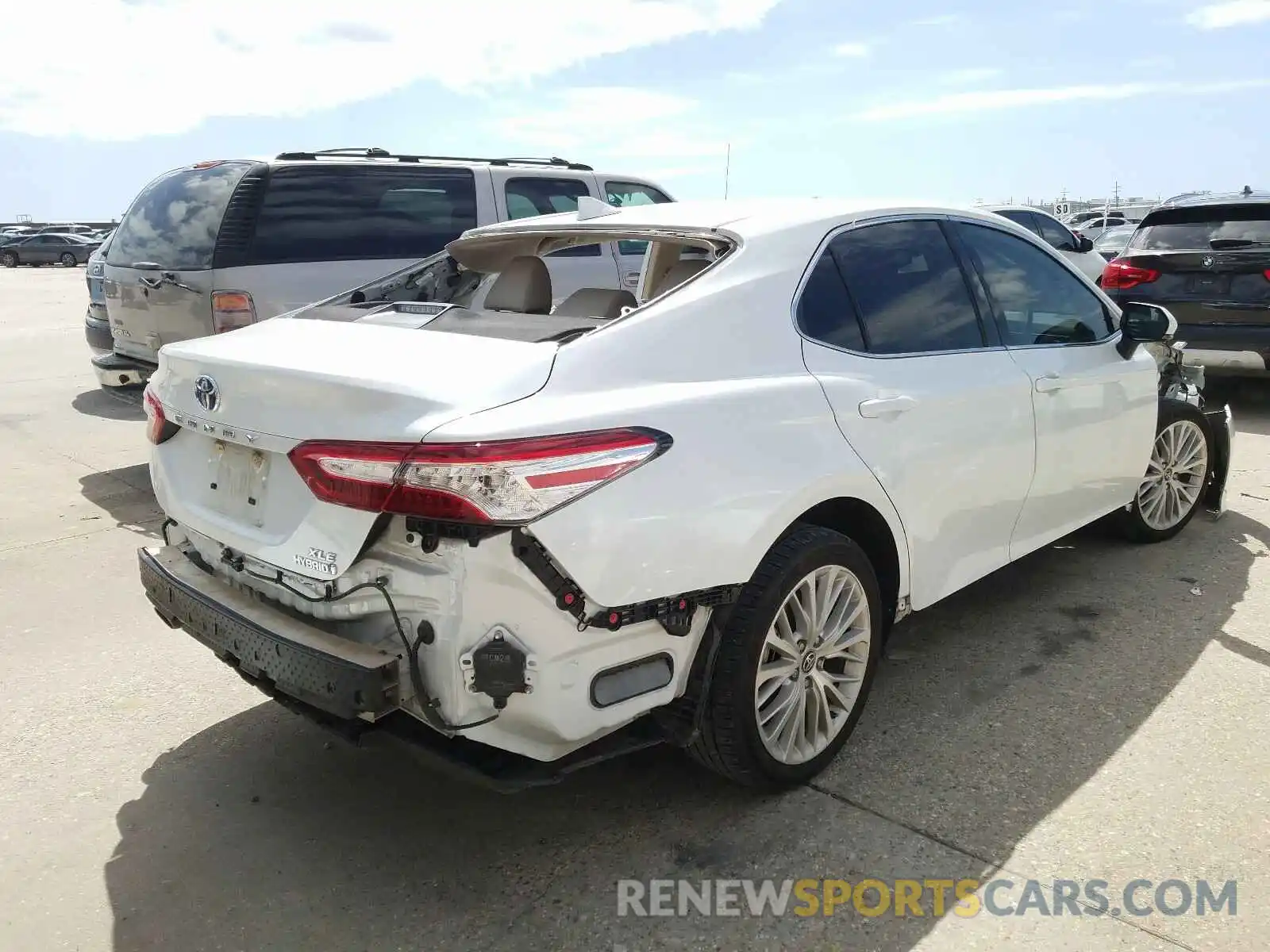 4 Photograph of a damaged car 4T1F31AK8LU523377 TOYOTA CAMRY 2020