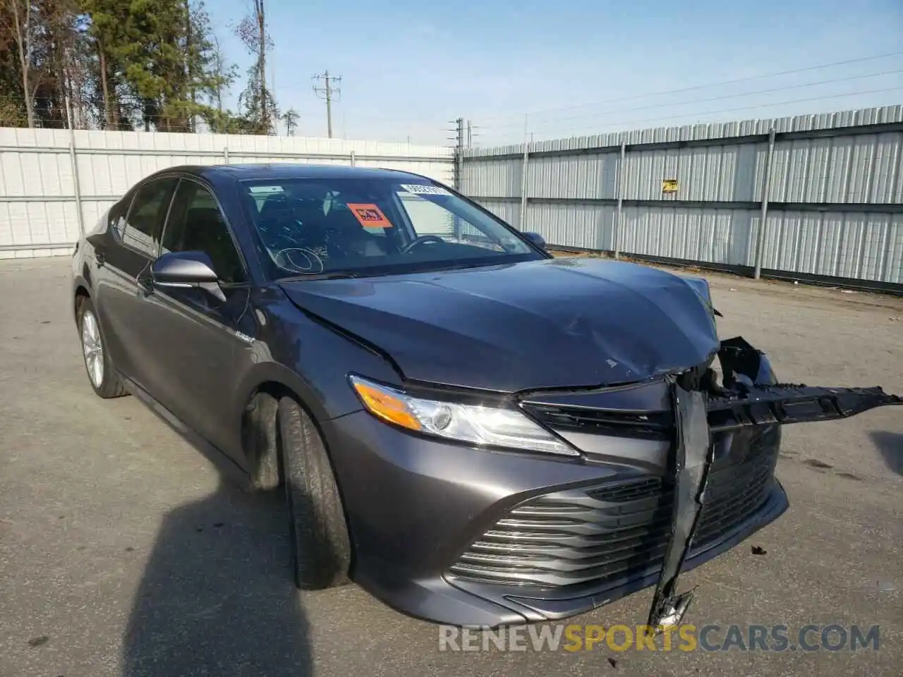 1 Photograph of a damaged car 4T1F31AK8LU526005 TOYOTA CAMRY 2020