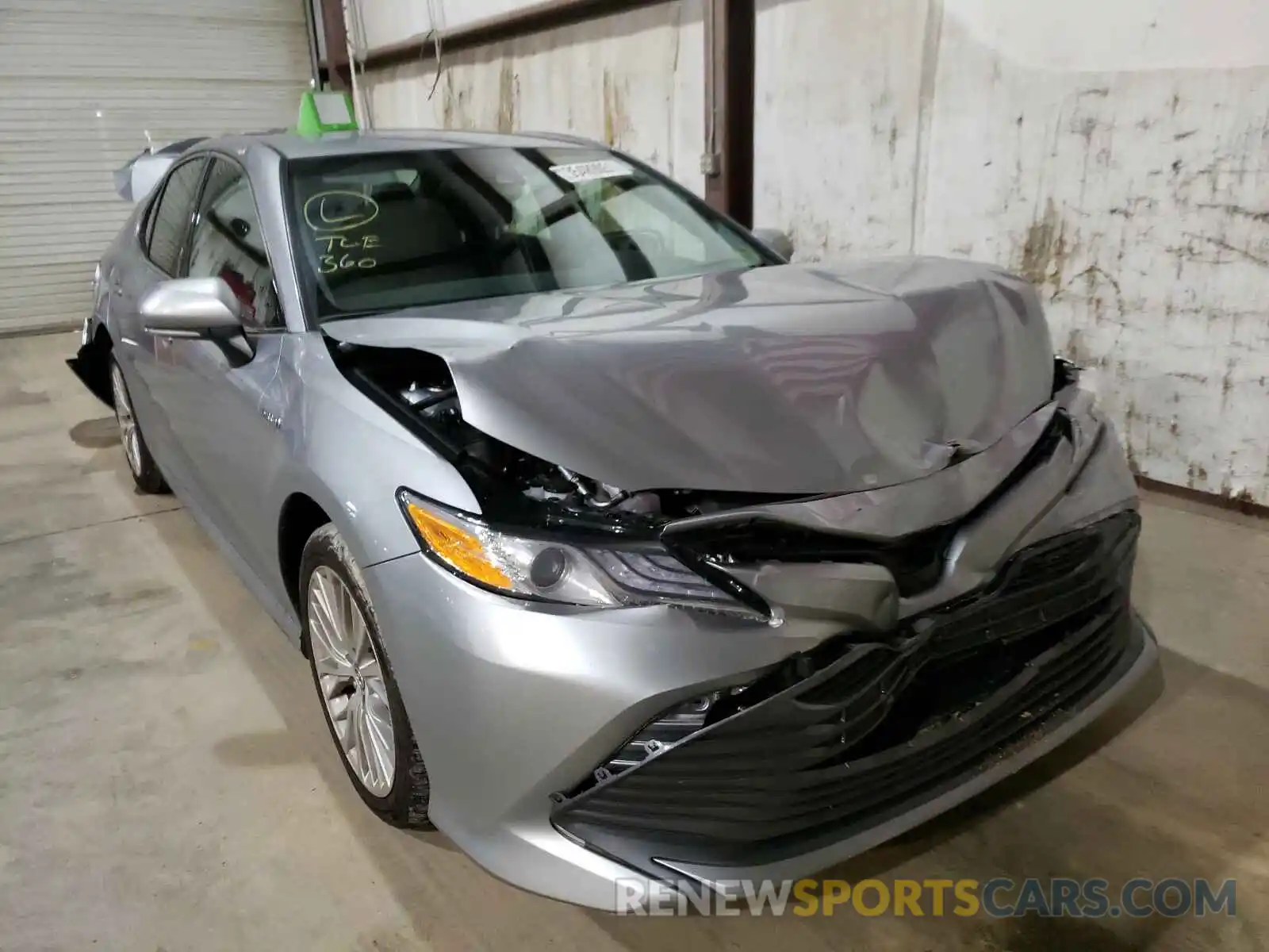 1 Photograph of a damaged car 4T1F31AK8LU528918 TOYOTA CAMRY 2020