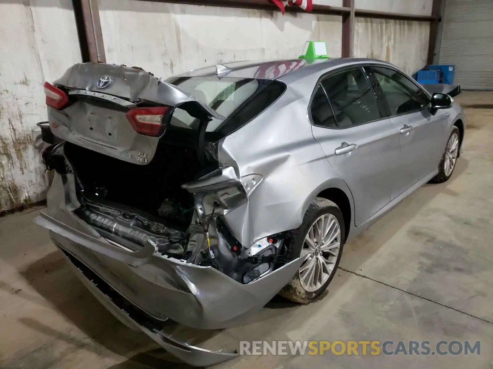 4 Photograph of a damaged car 4T1F31AK8LU528918 TOYOTA CAMRY 2020