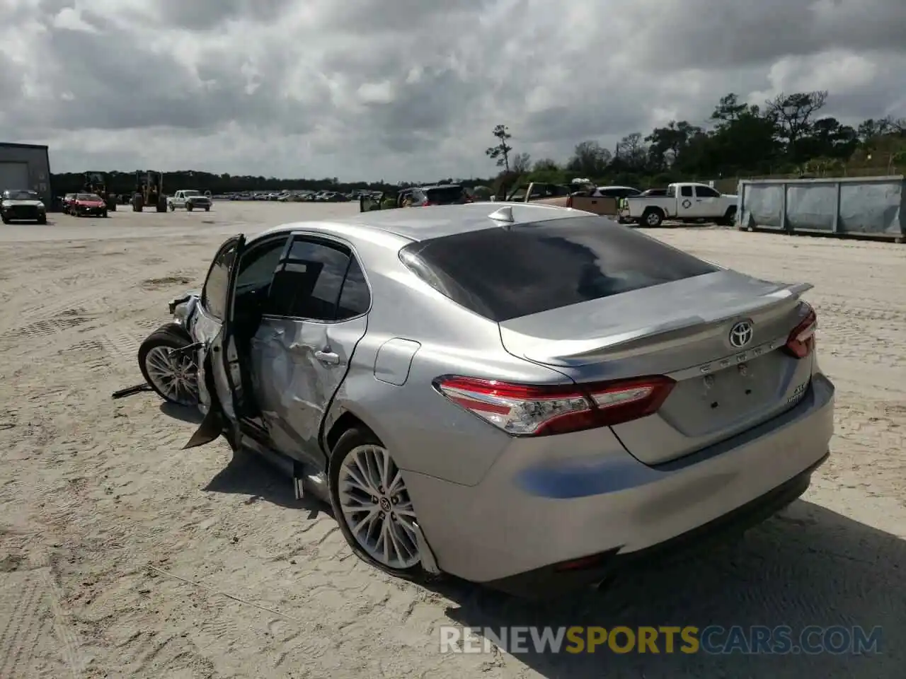 3 Photograph of a damaged car 4T1F31AK8LU533486 TOYOTA CAMRY 2020