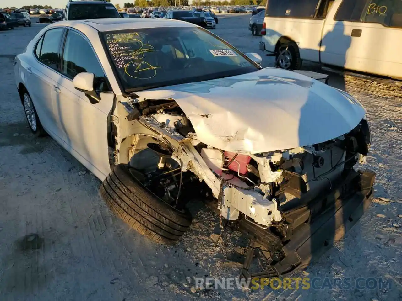 1 Photograph of a damaged car 4T1F31AK9LU522920 TOYOTA CAMRY 2020