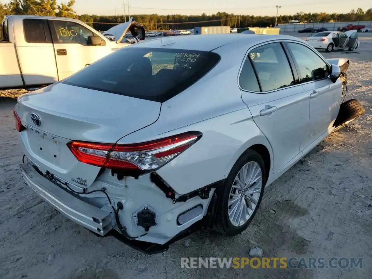 4 Photograph of a damaged car 4T1F31AK9LU522920 TOYOTA CAMRY 2020