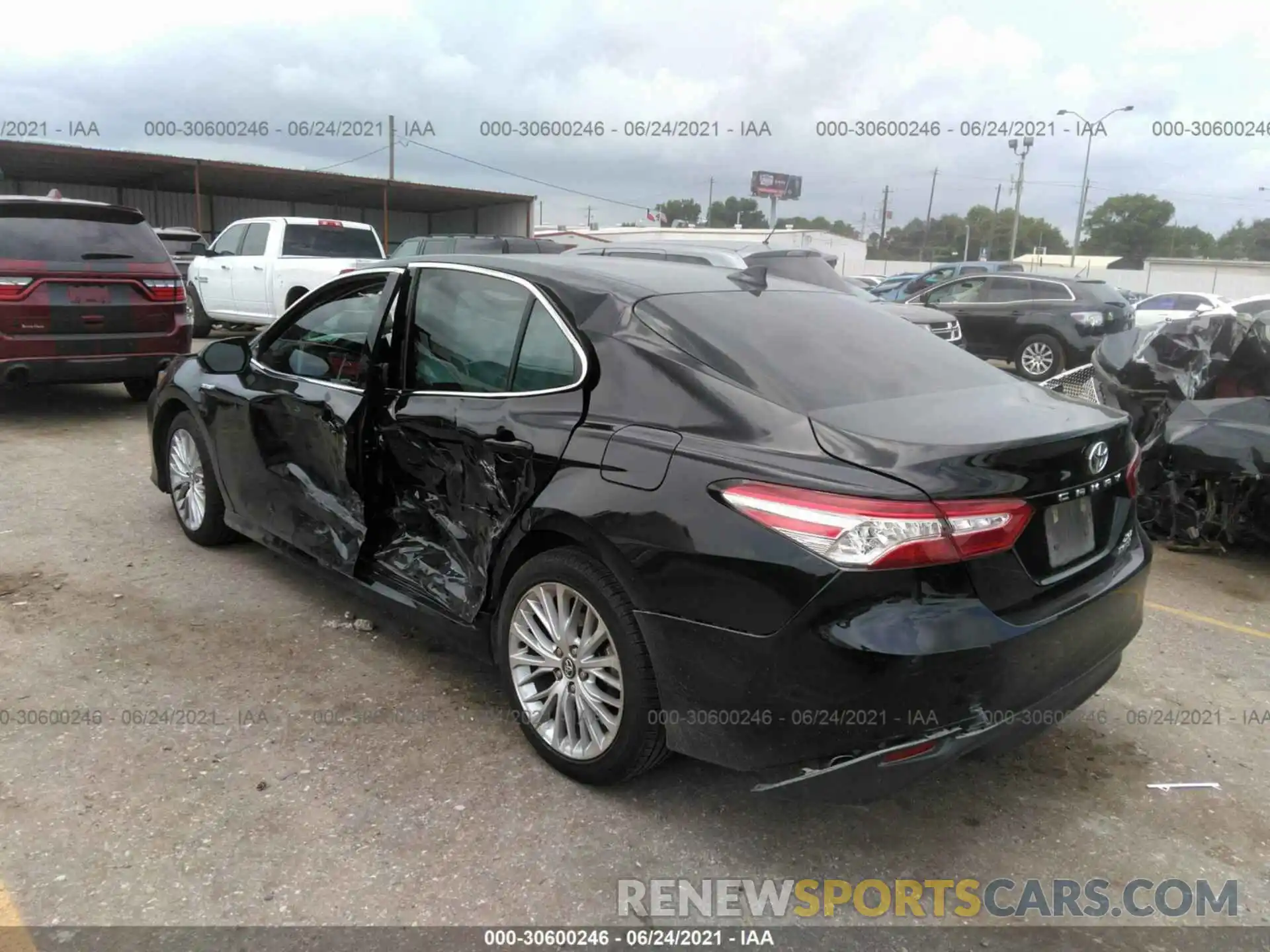 3 Photograph of a damaged car 4T1F31AK9LU528314 TOYOTA CAMRY 2020