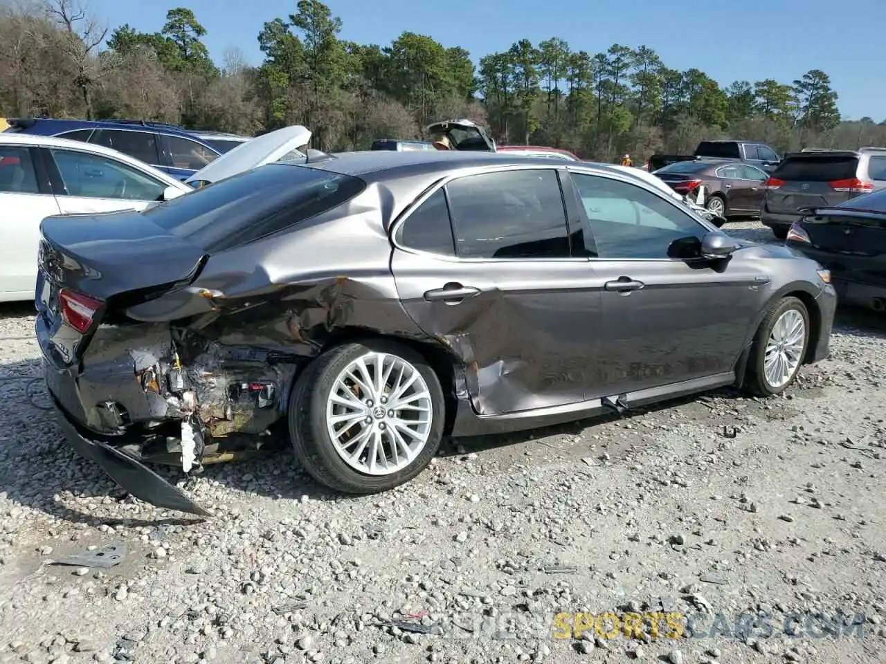 3 Photograph of a damaged car 4T1F31AK9LU536607 TOYOTA CAMRY 2020