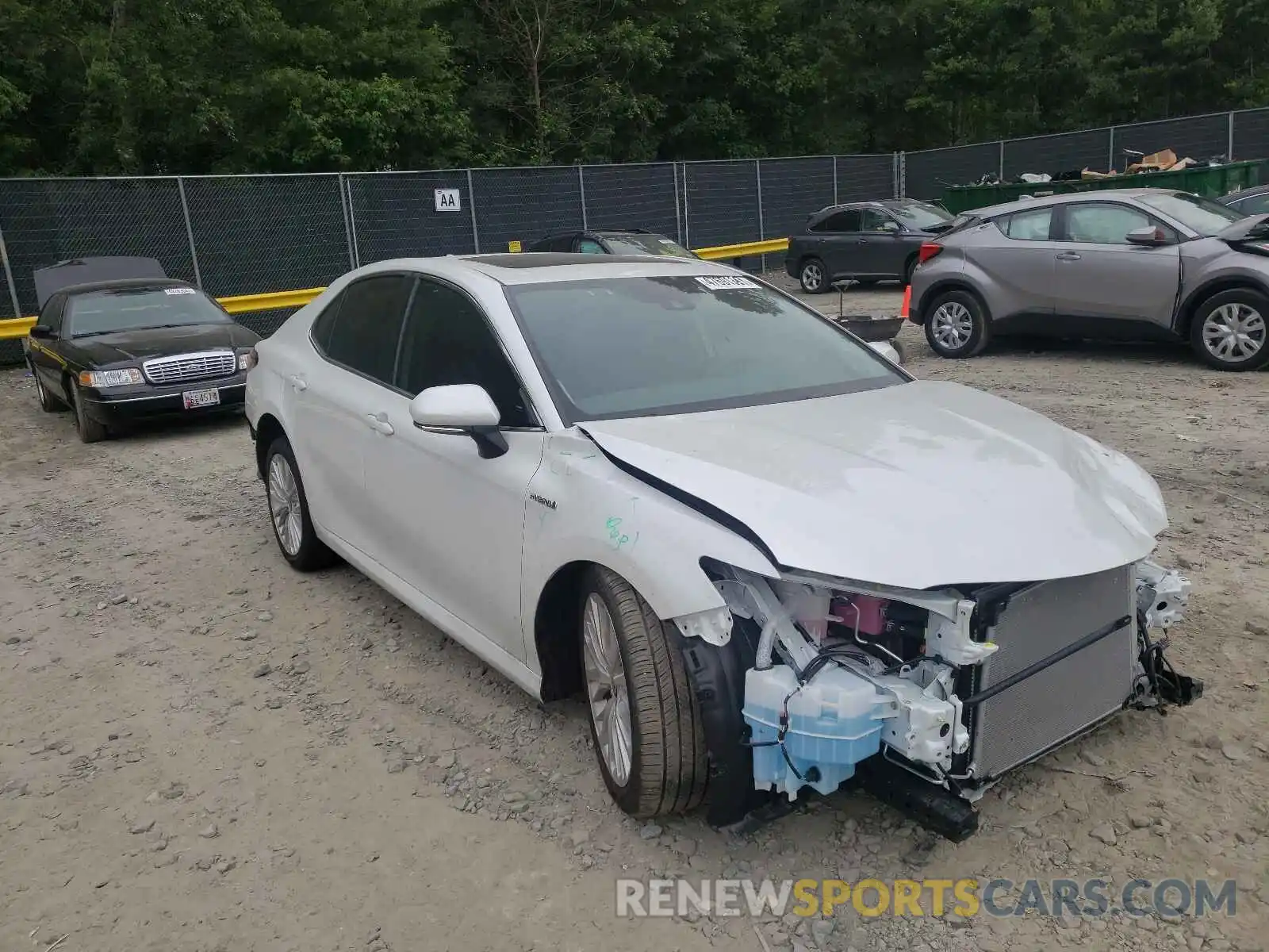 1 Photograph of a damaged car 4T1F31AK9LU541130 TOYOTA CAMRY 2020